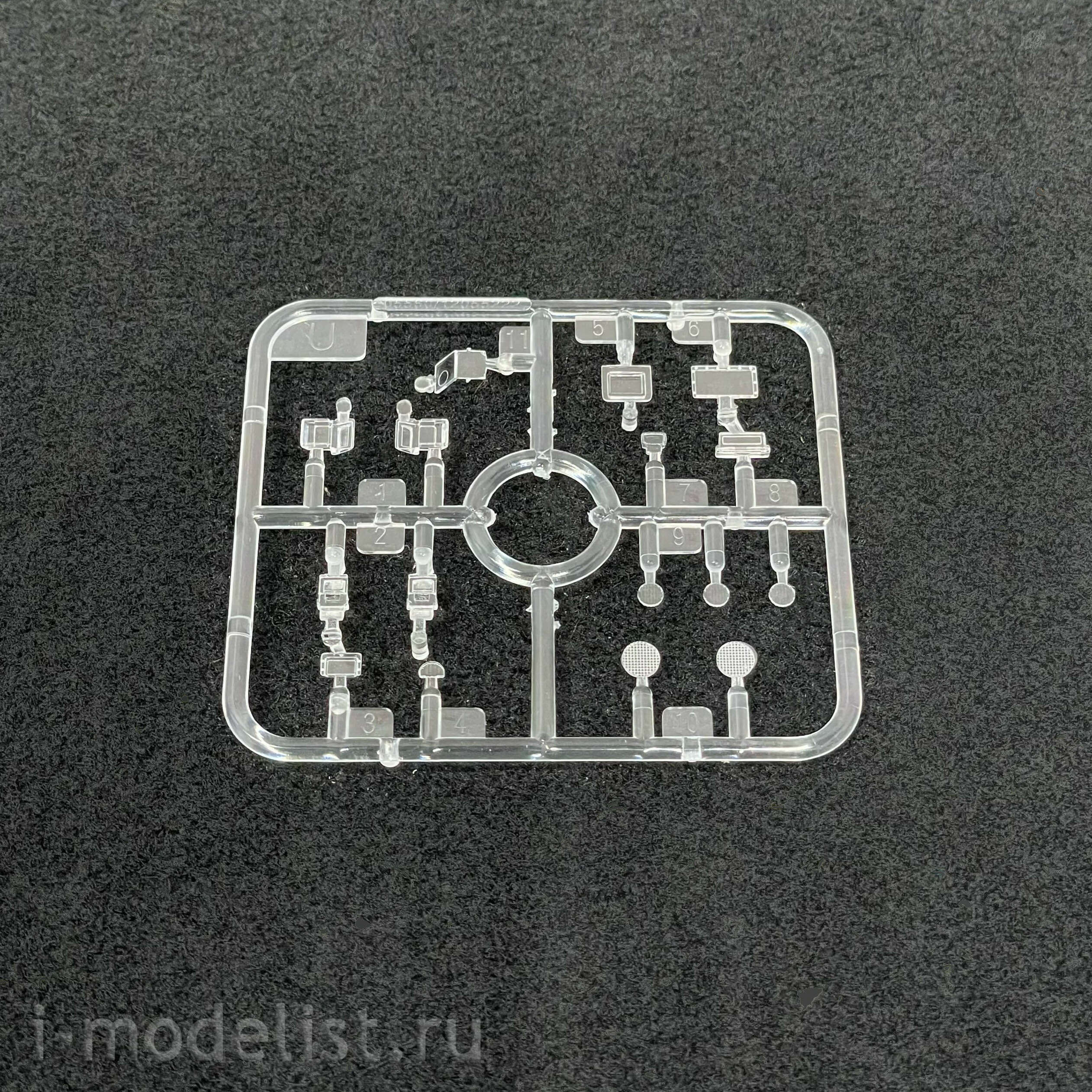 09609 Trubach 1/35 Russian T-72B1 tank with KTM-6 and lattice armor (under license from UVZ)