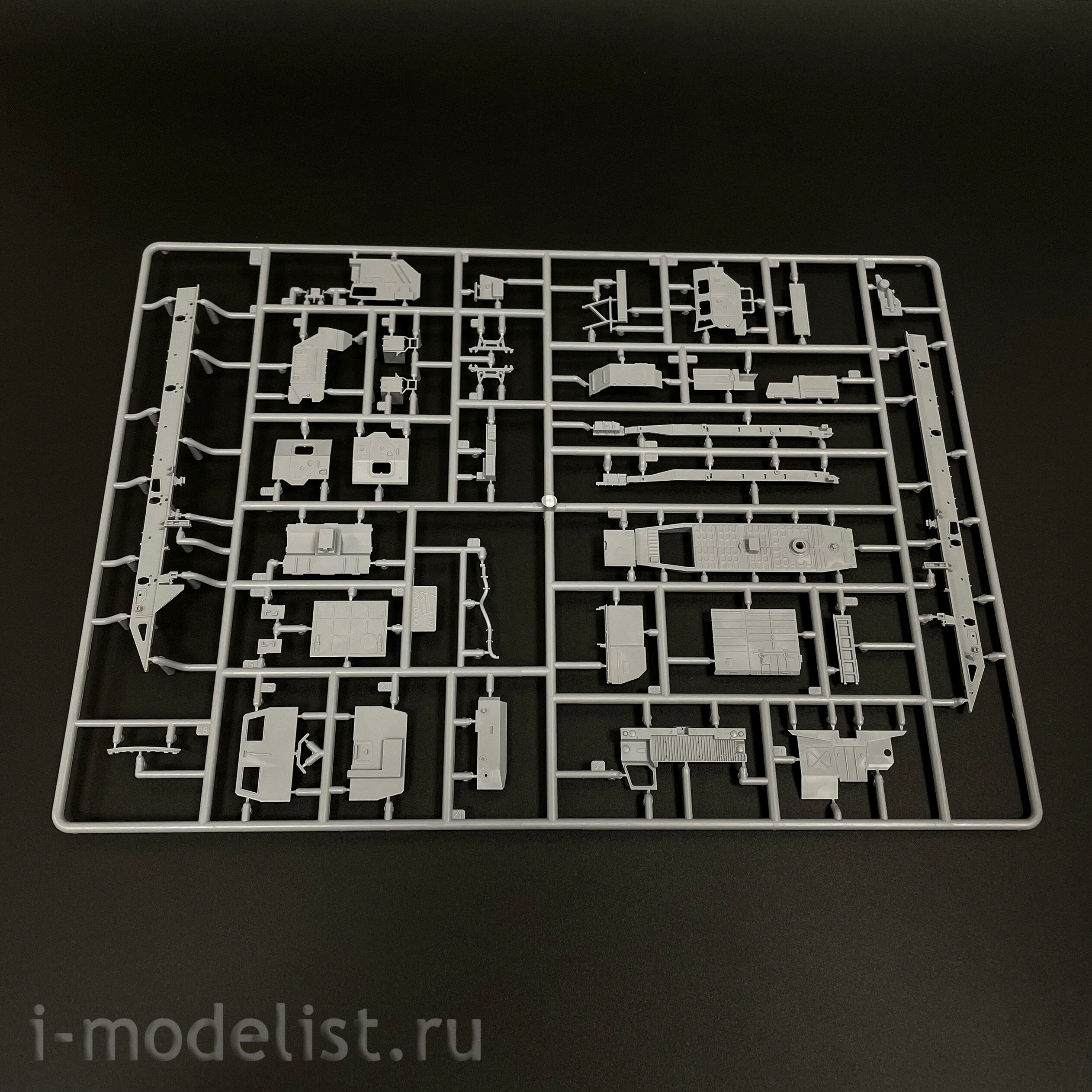 5072 Zvezda 1/72 Российская реактивная система залпового огня «Смерч»