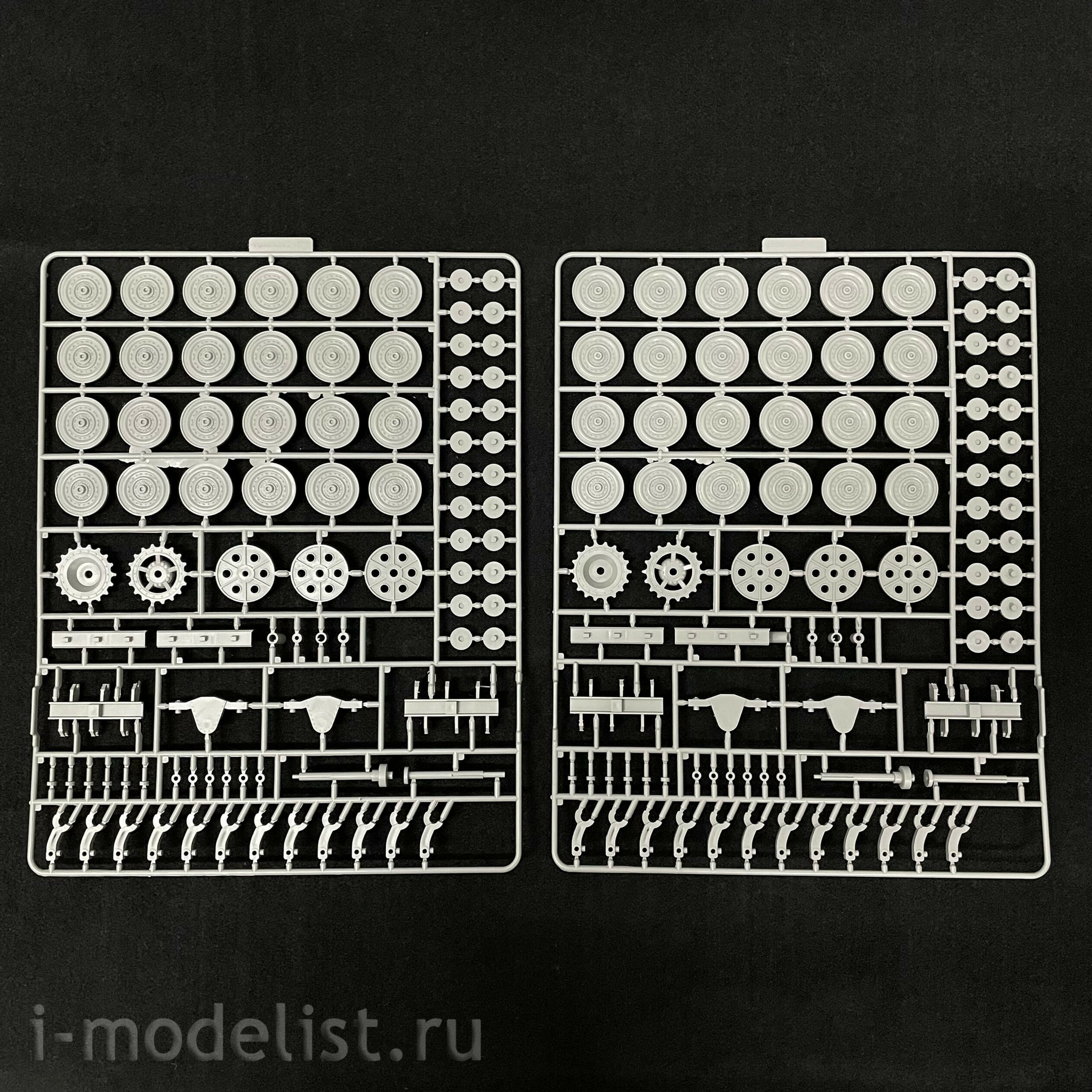 UA72303 Modelcollect 1/72 German land battleship P1000 of the 2nd century 