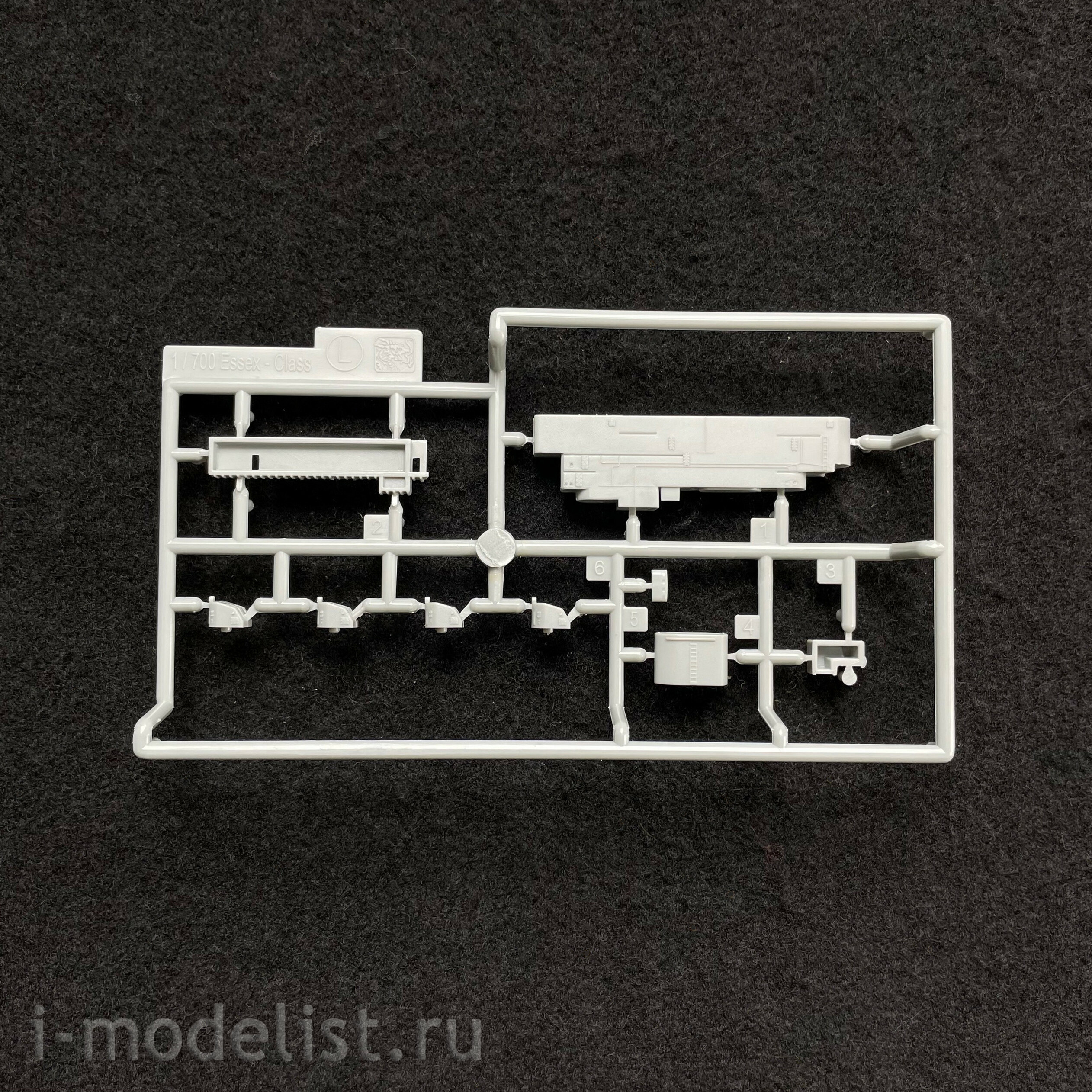 Dragon 7049 1/700 scale USS Essex