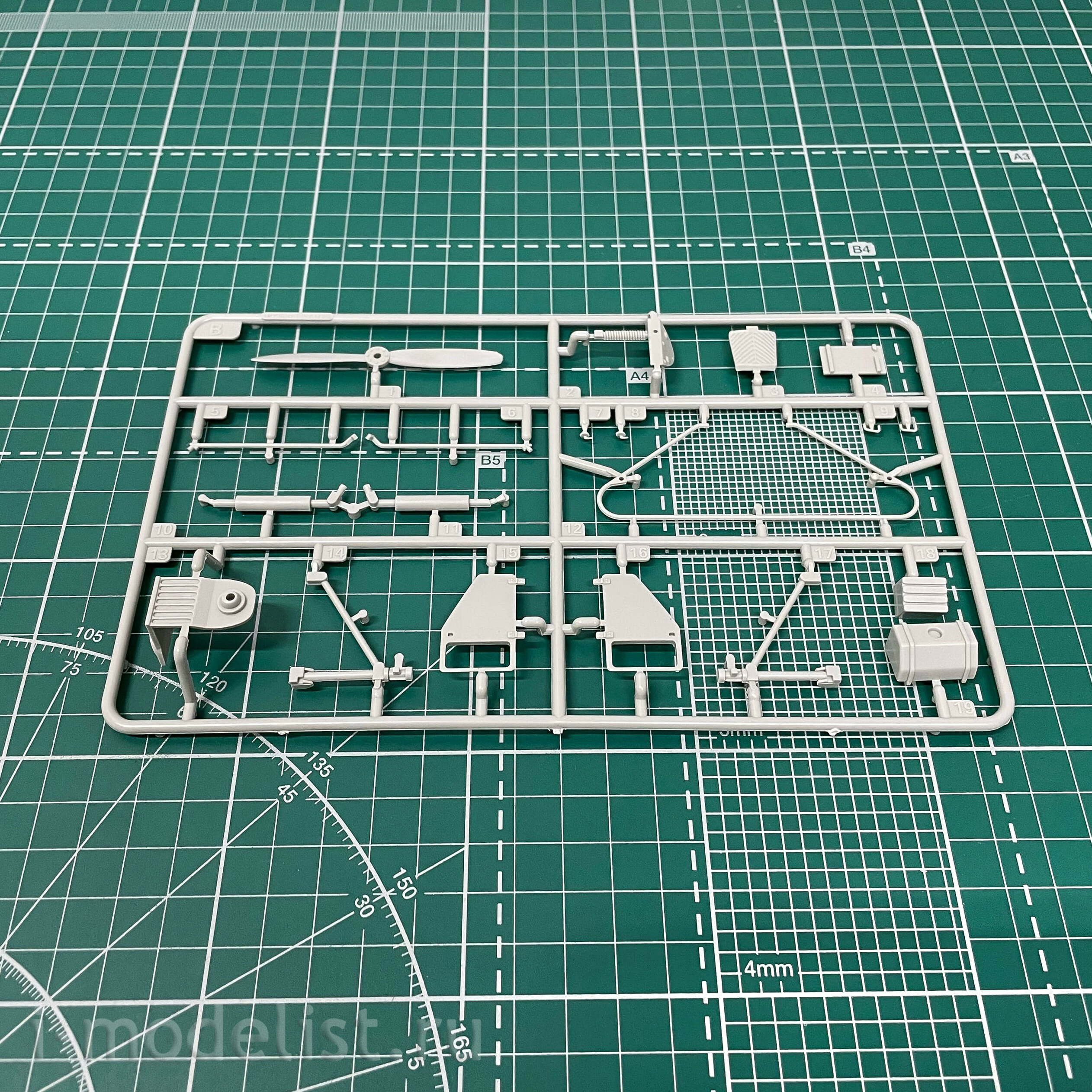 02356 Trumpeter 1/35 Soviet Aerosani KM-4