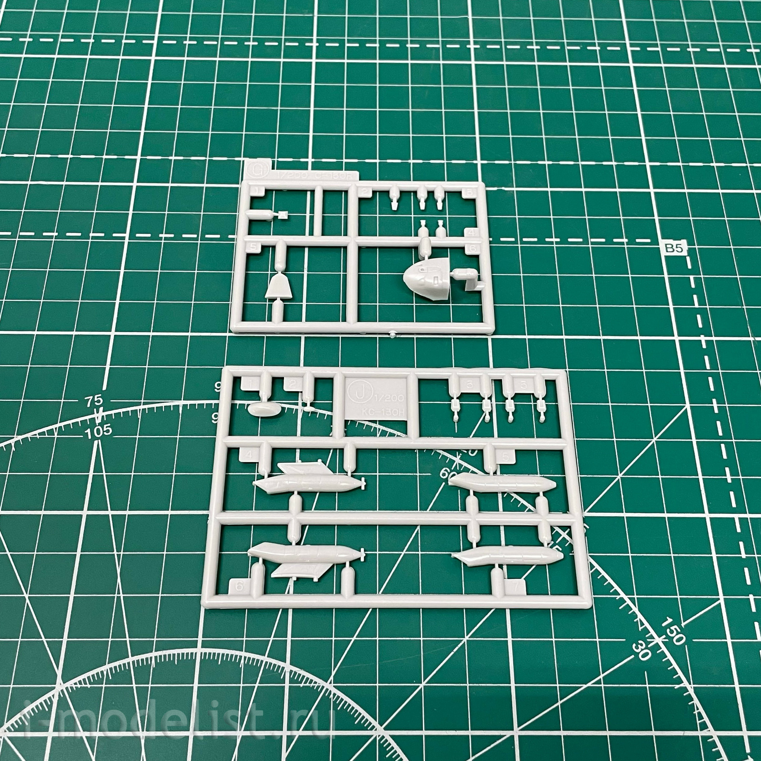 10818 Hasegawa 1/200 KC-130H Hercules 