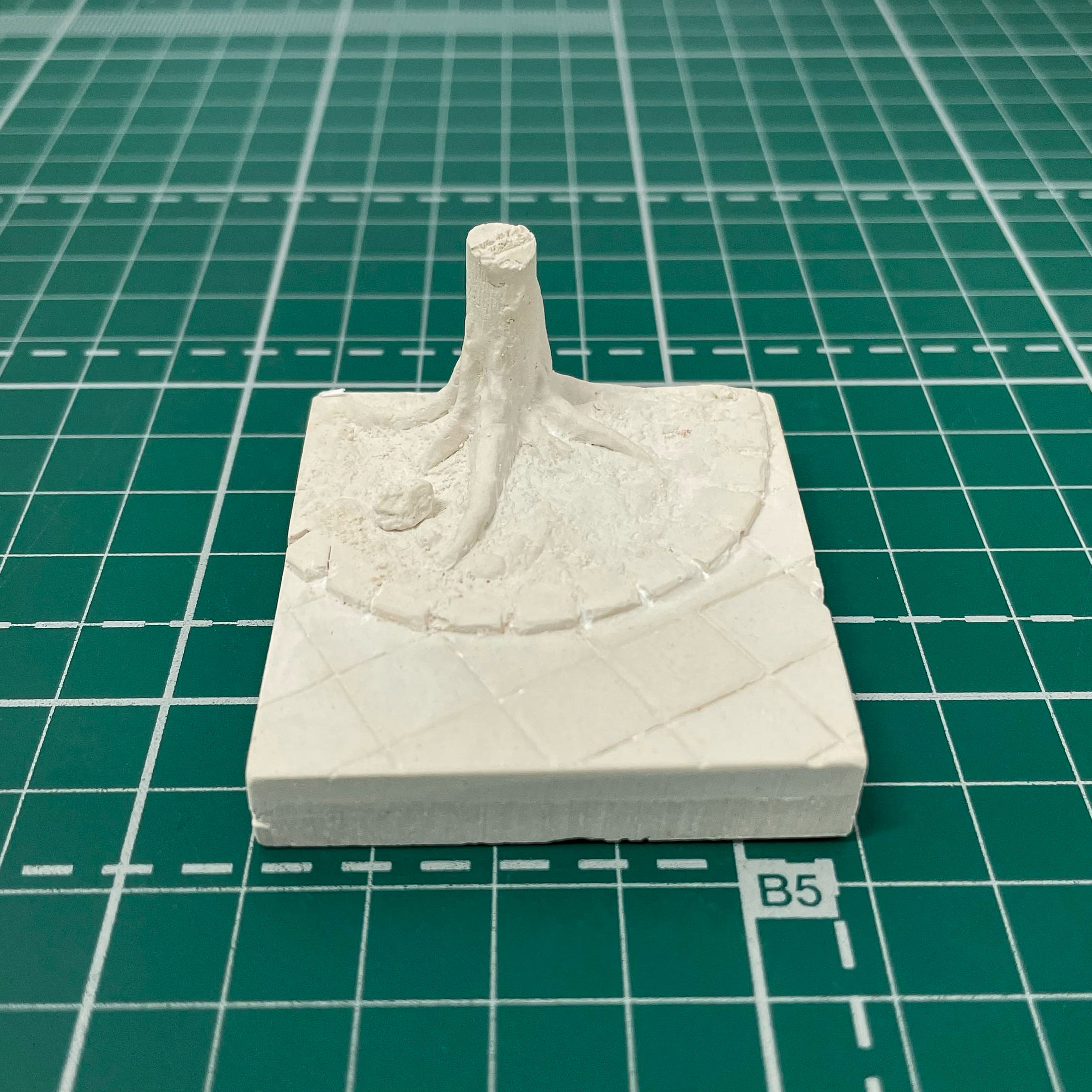 B05 artbaza 1/35 fragment of sidewalk with a stump