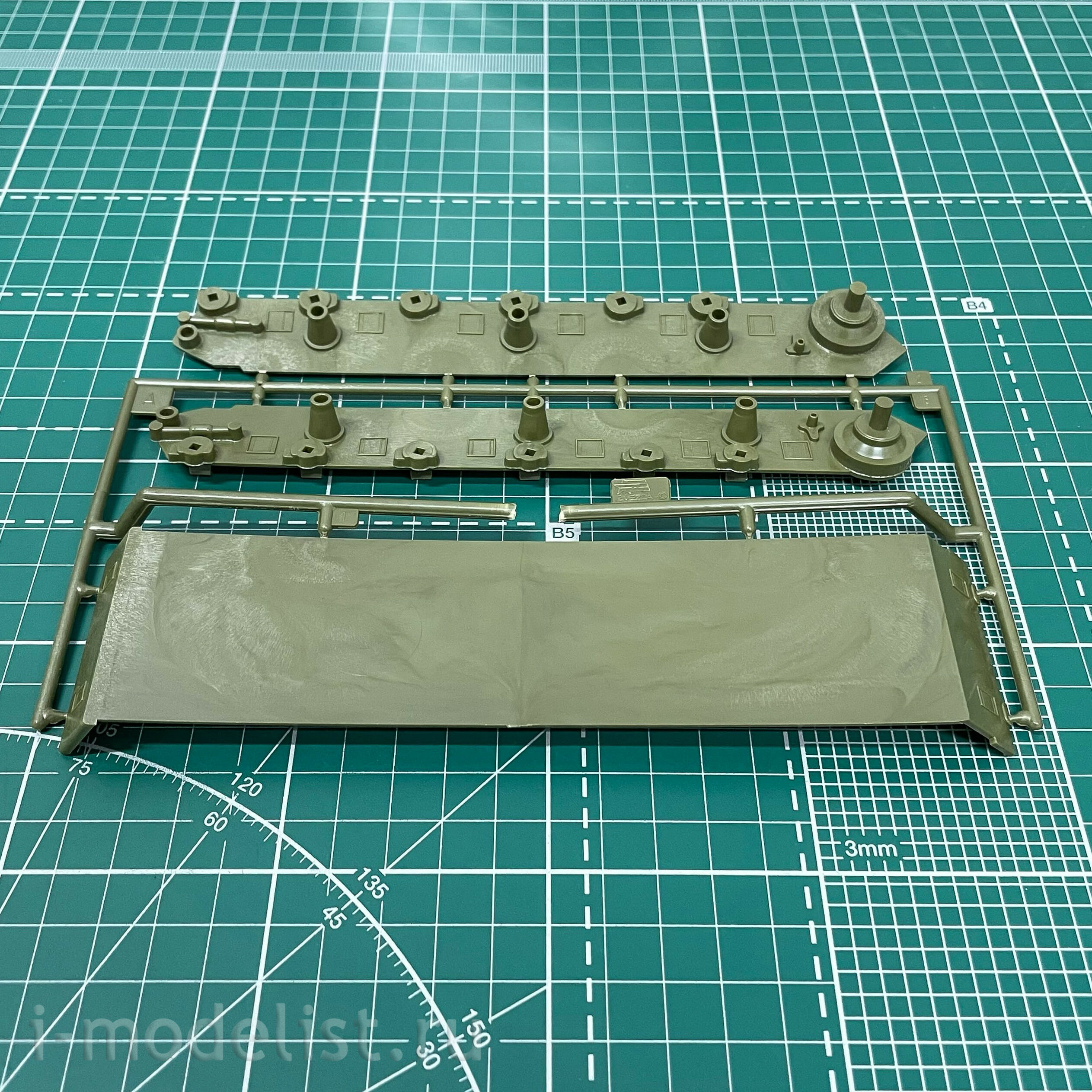 3532 Zvezda 1/35 self-propelled gun ISU-152