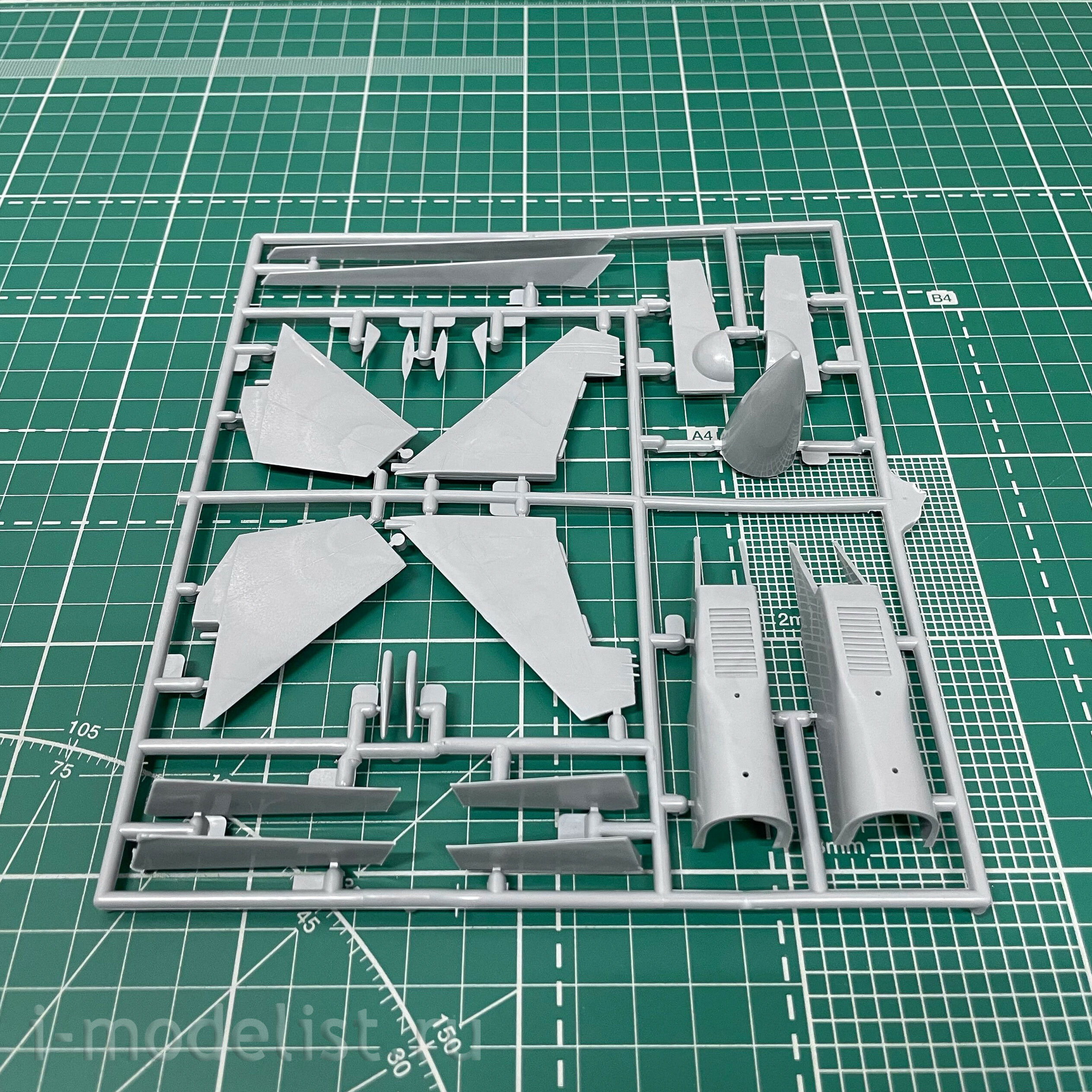 7240 Zvezda 1/72 Su-35 Air Superiority Fighter