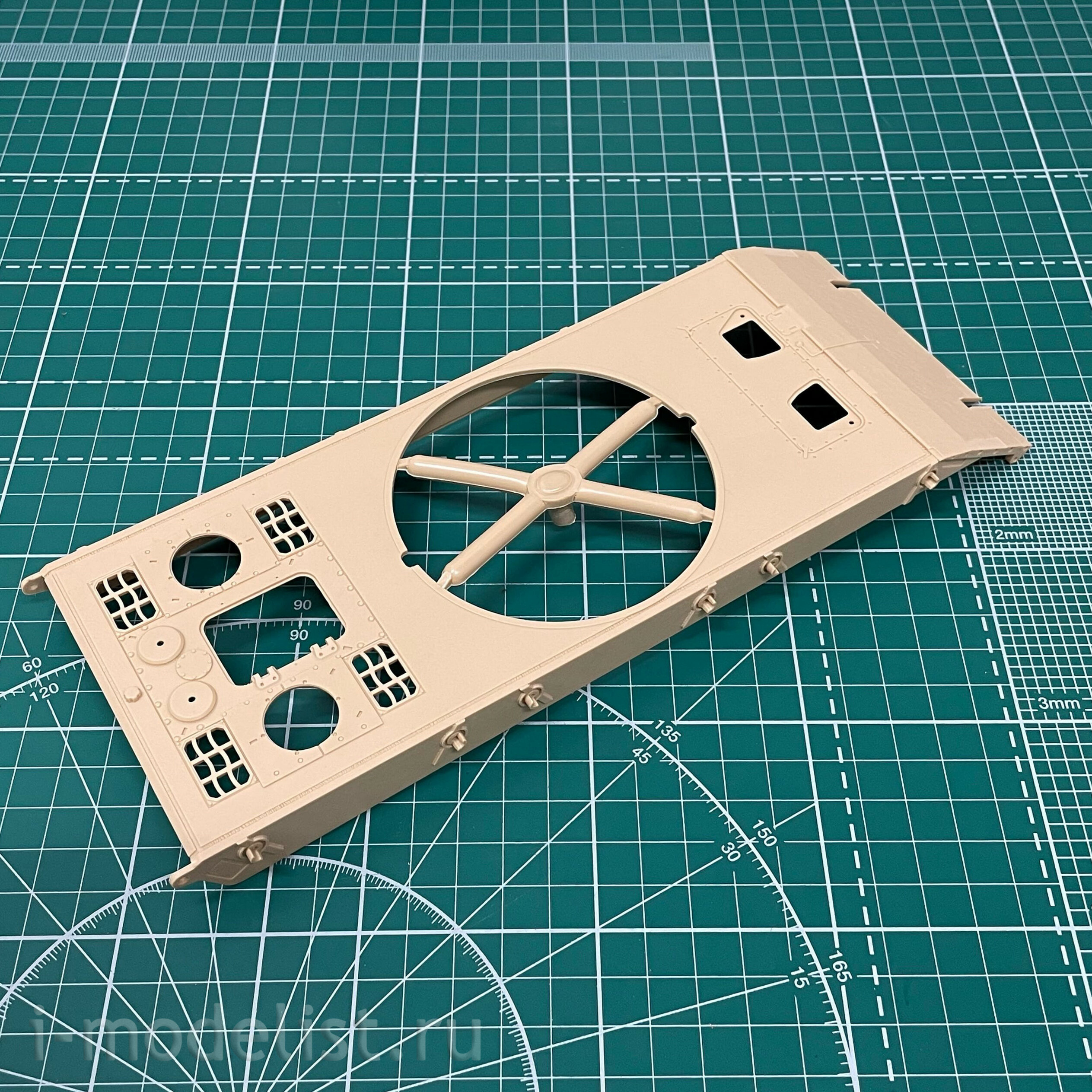 35A015 Amusing Hobby 1/35 E-100 German Super Heavy Tank