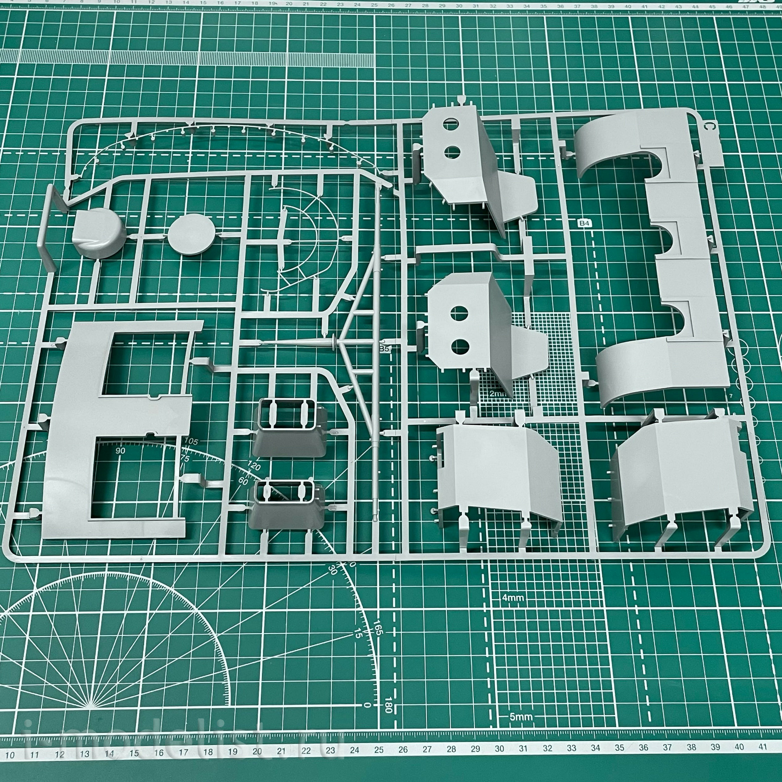 2144 Takom 1/35 Battleship Yamato 15.5 cm/60 3rd Year Type Gun Turret