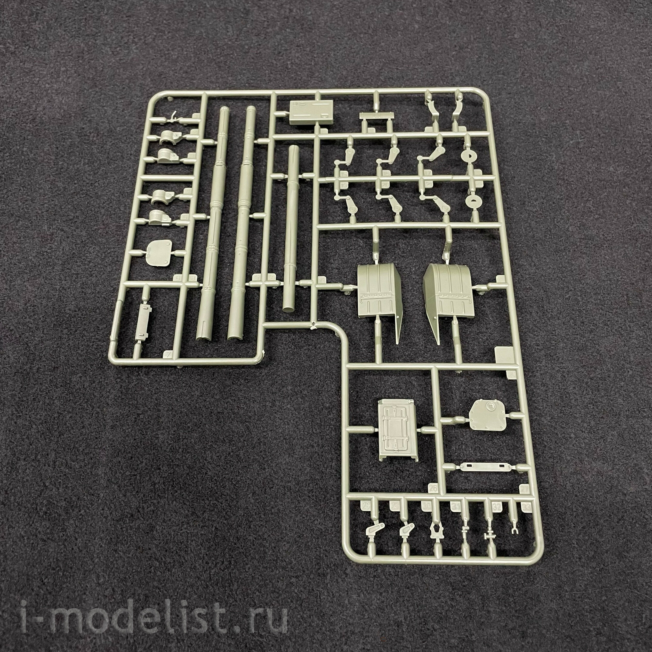 35A053 Amusing Hobby 1/35 Russian T-90A and Uran-9 tank (2 in 1) (under license from UVZ)