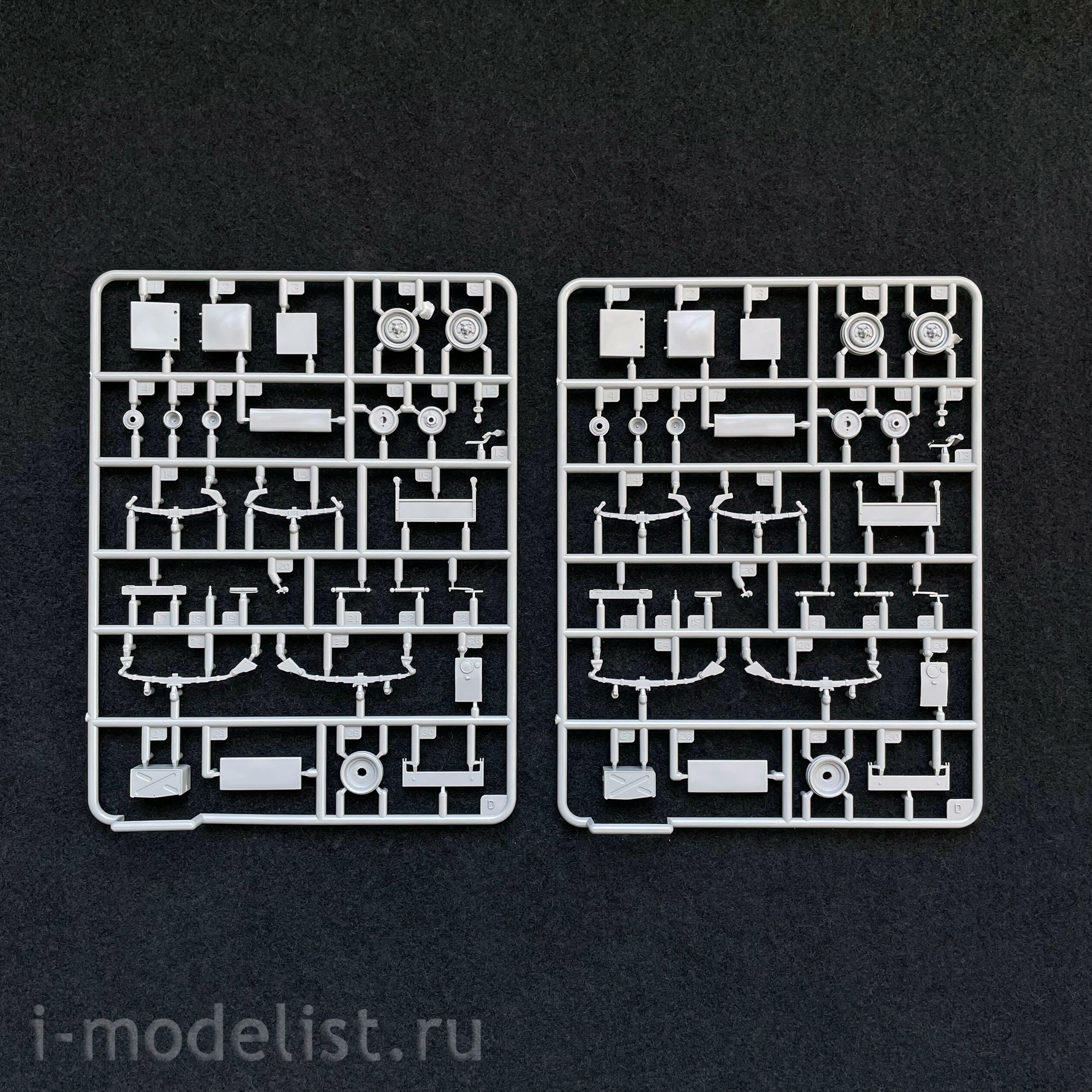 AK35012 AK Interactive 1/35 SUV Land Rover 88 Series IIA