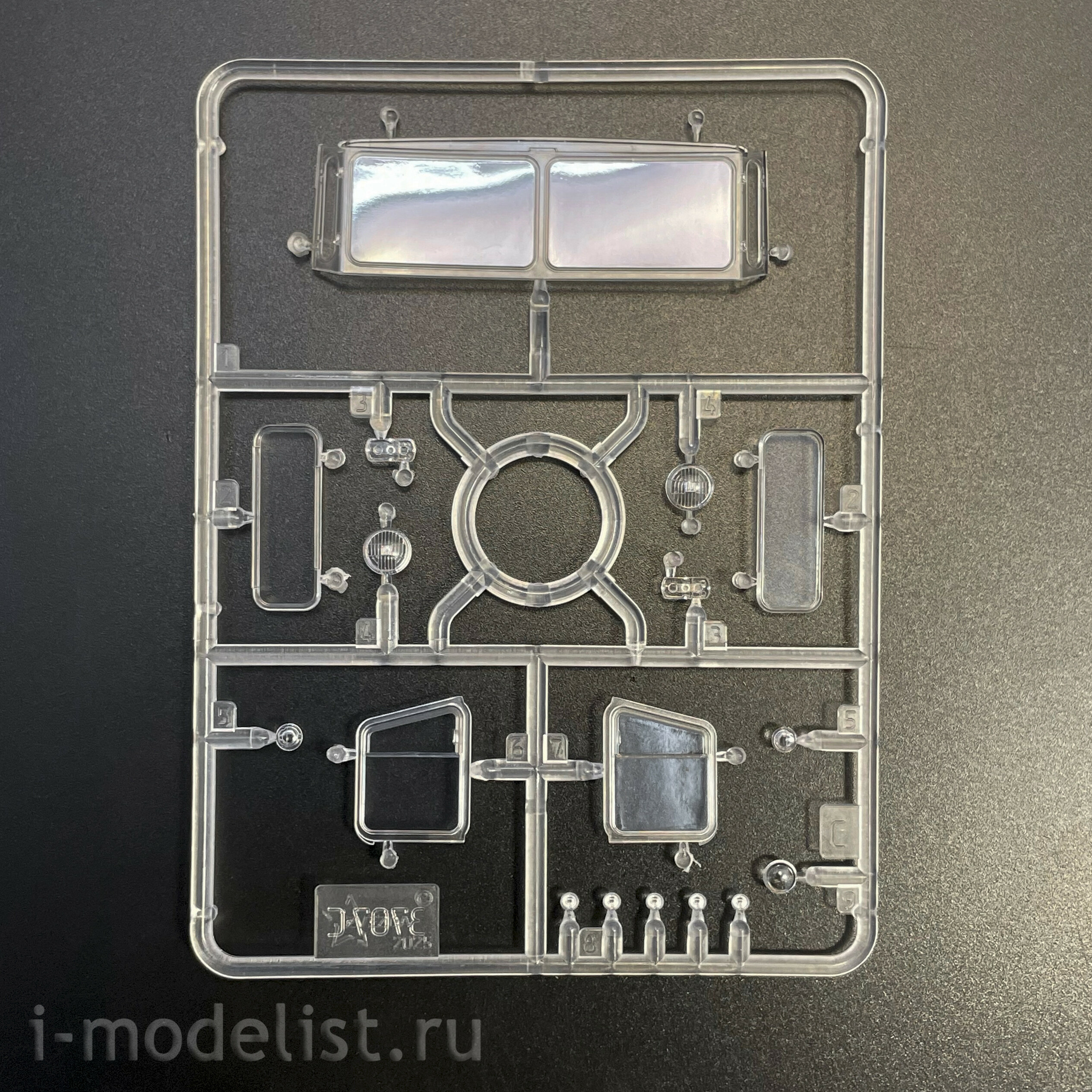 3707 Zvezda 1/35 Soviet GAZ-66 truck