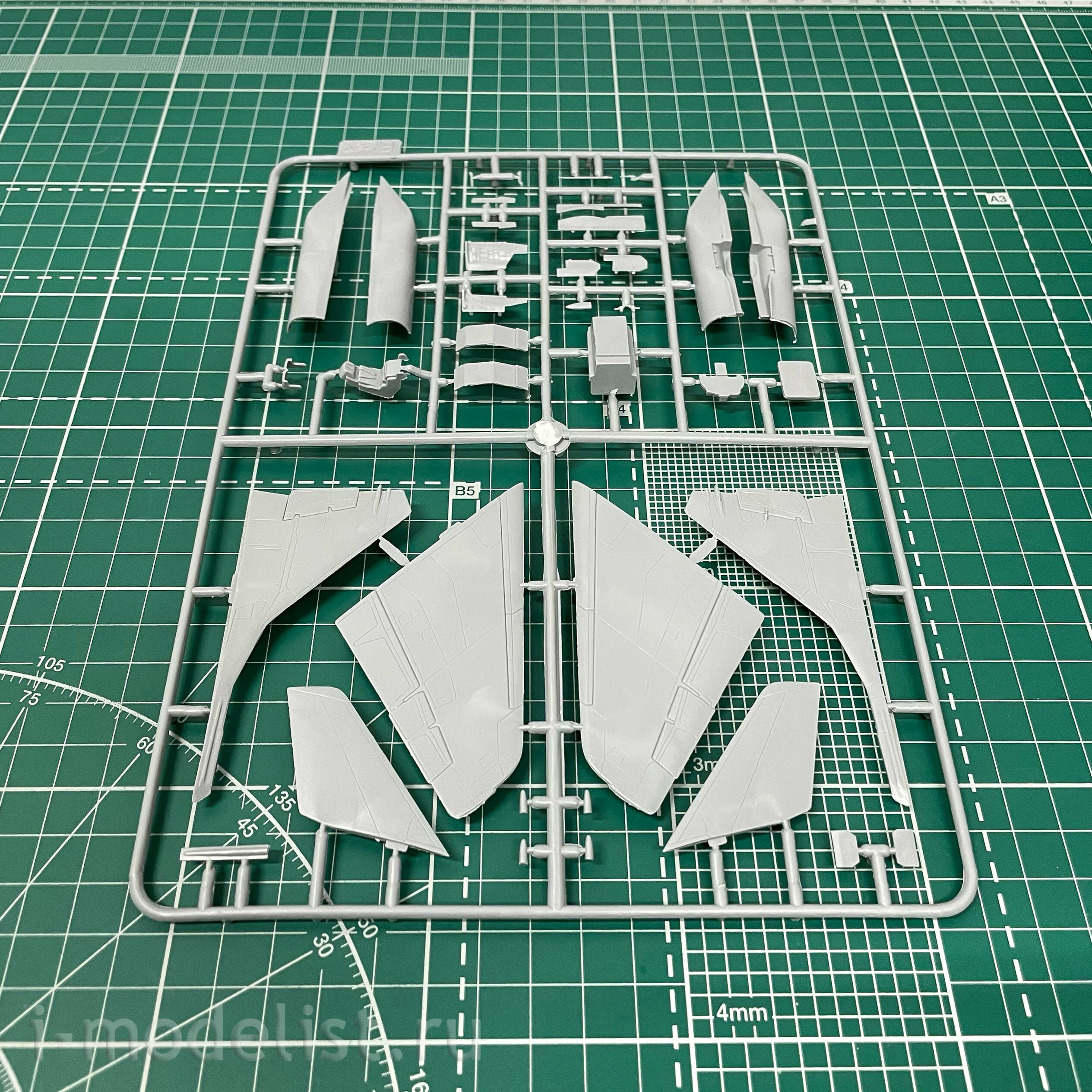 207280 Modelist 1/72 tactical fighter Mikoyan and Gurevich M-29 type 9-13