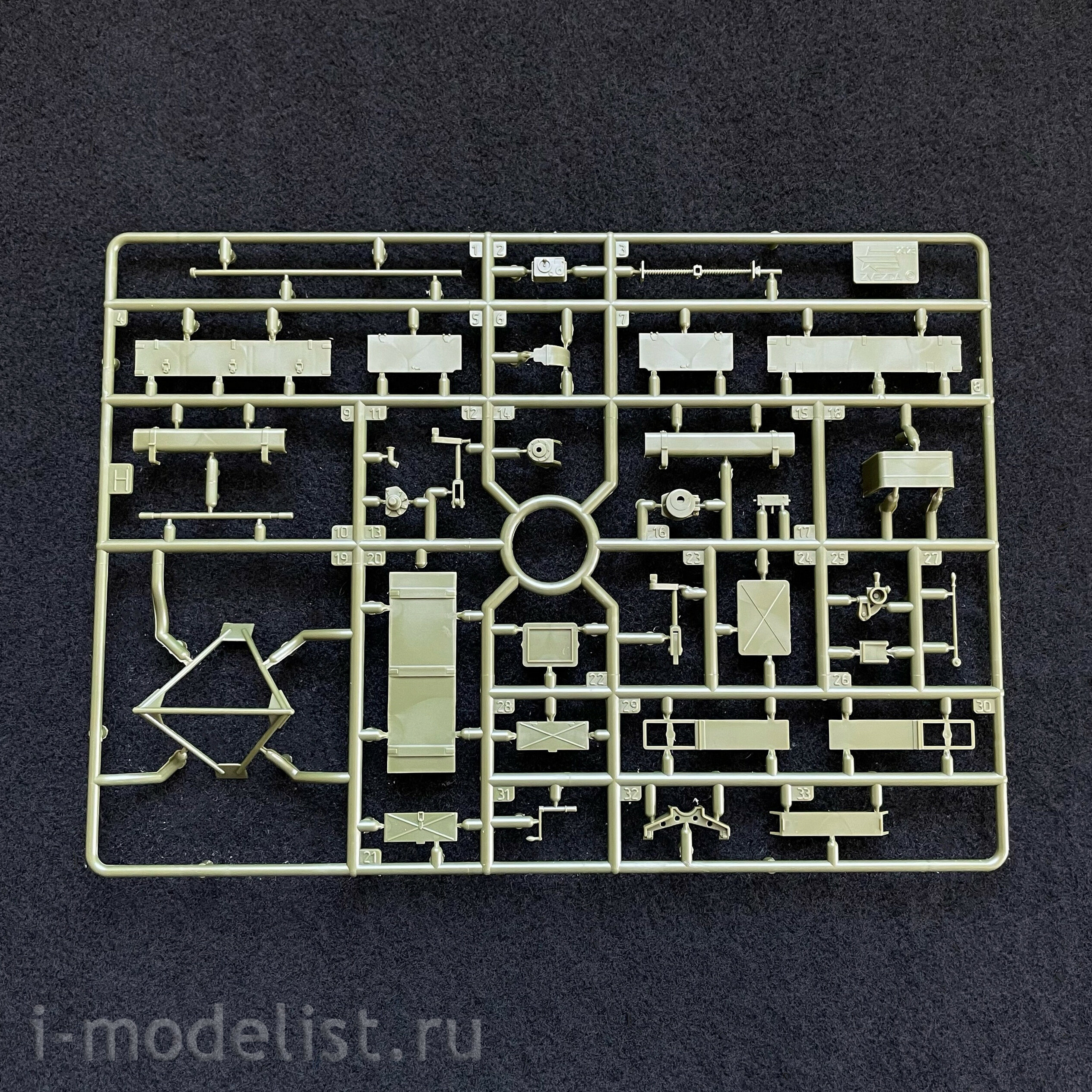 3700 Zvezda 1/35 Guards BM-13 Katyusha rocket mortar