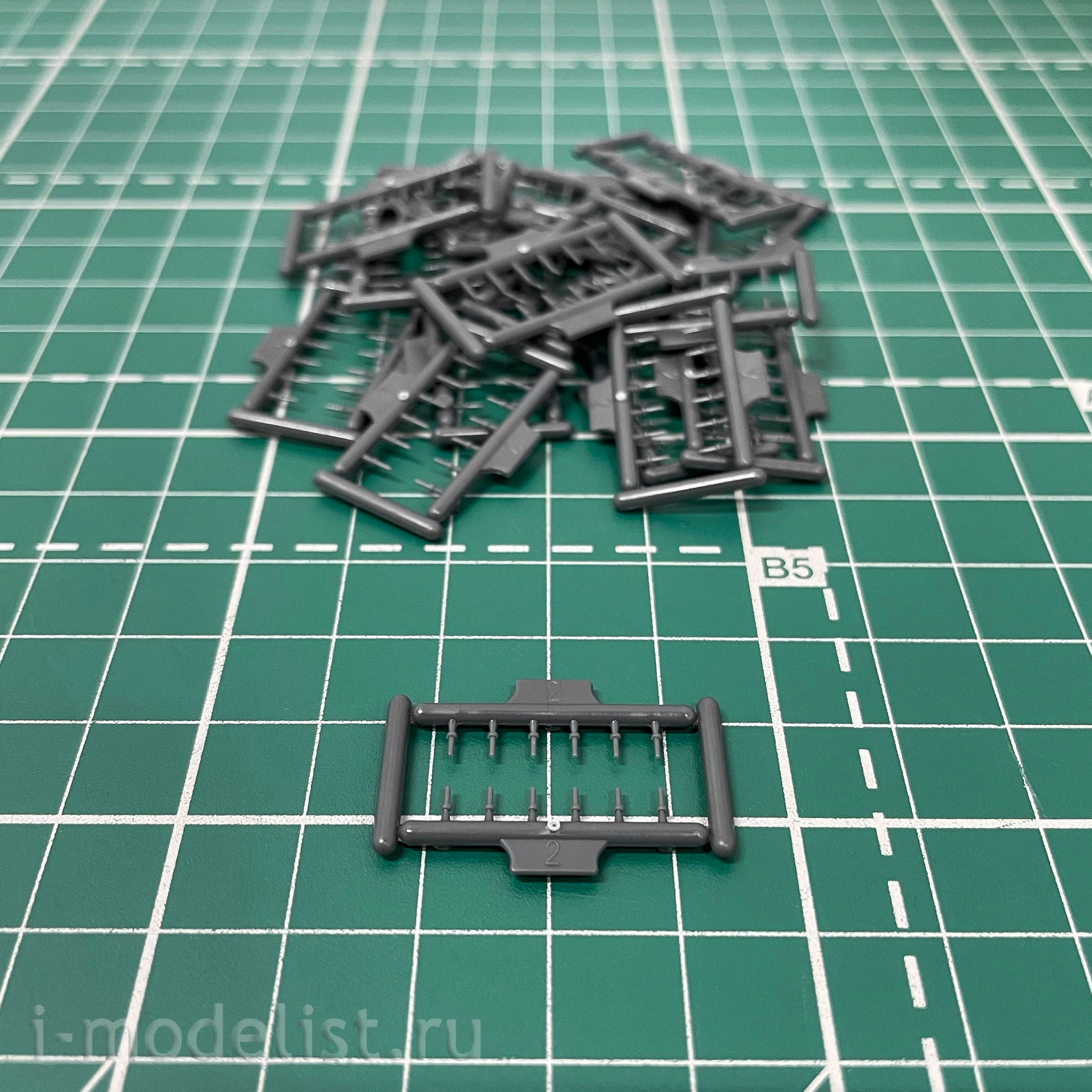 RM-5069 Rye Field Model 1/35 StuG. III Ausf. G Early Production with working tracks