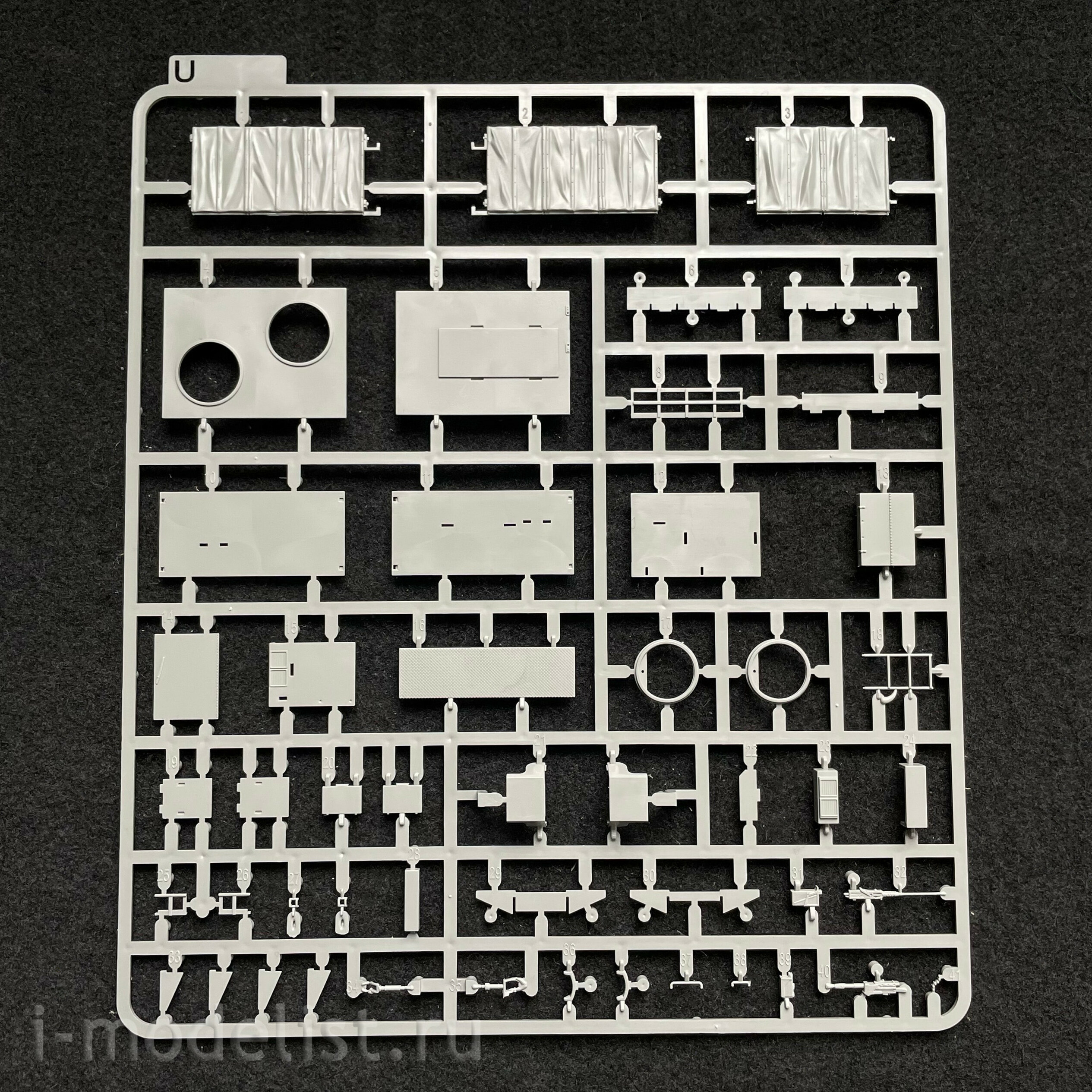 5019 Takom 1/72 Tractor M1070