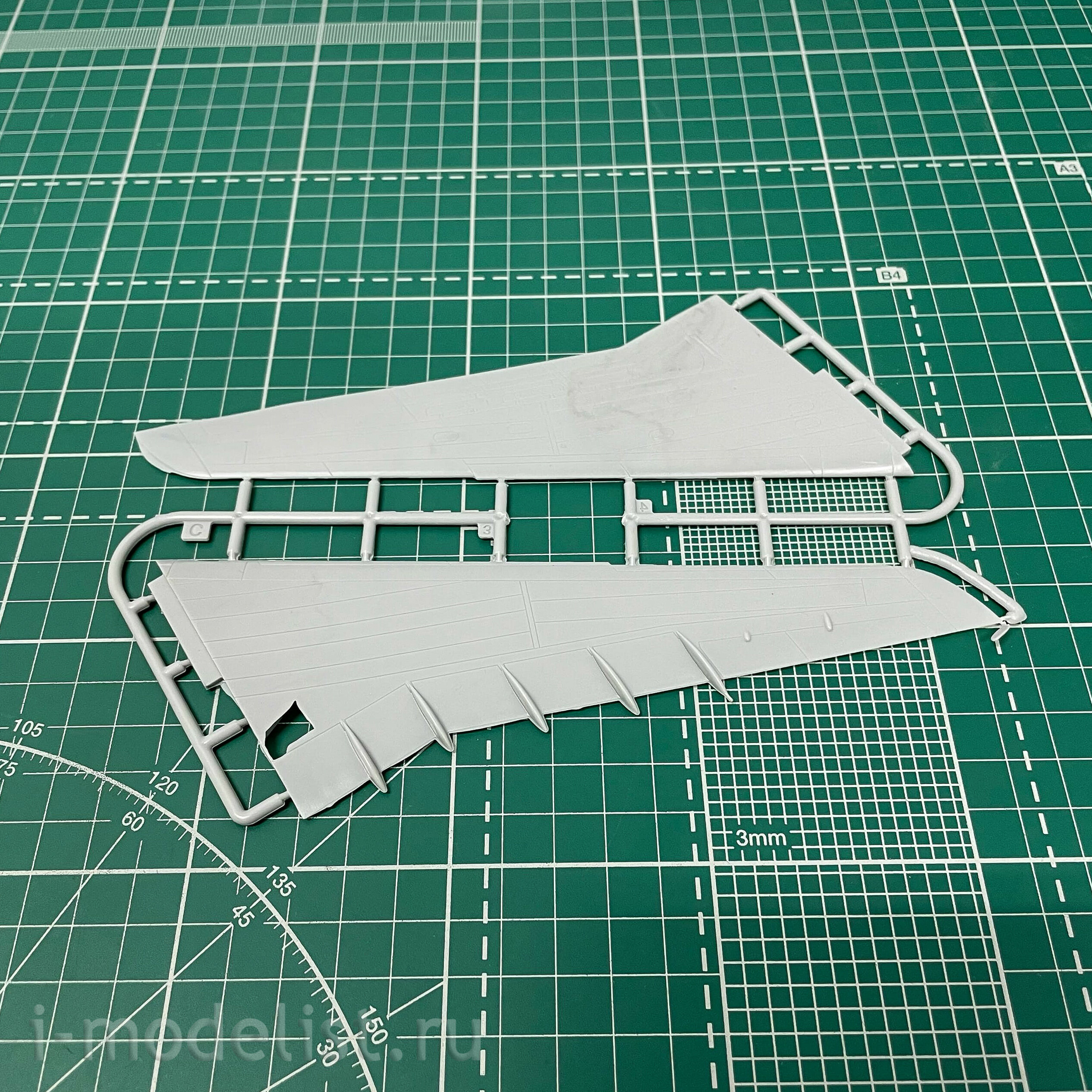 329 Roden 1/144 Vickers Super VC10 Type 1154 (East African Airways)