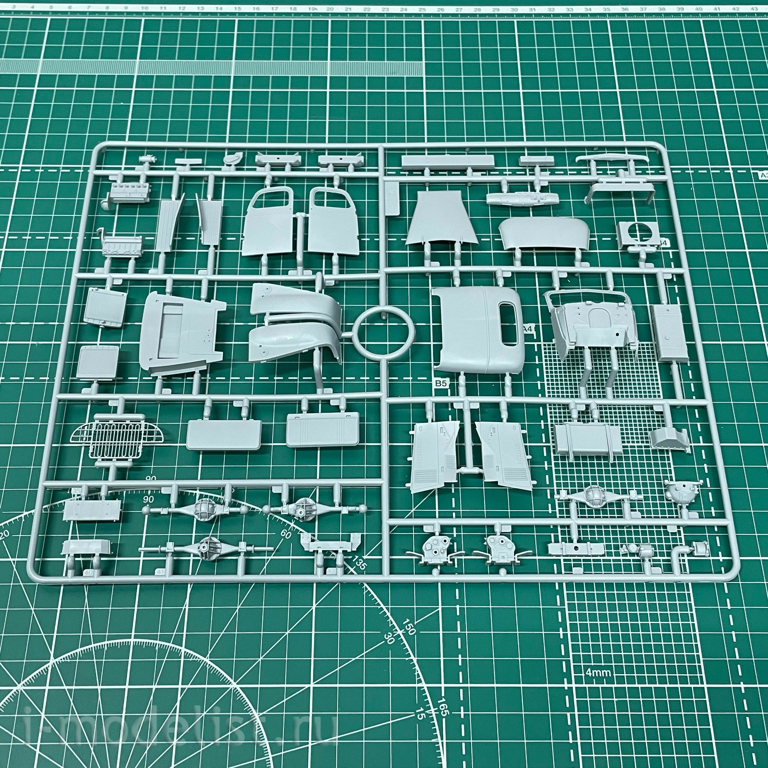 35596 ICM 1/35 BM-13-16 on G7107 chassis with Soviet calculation