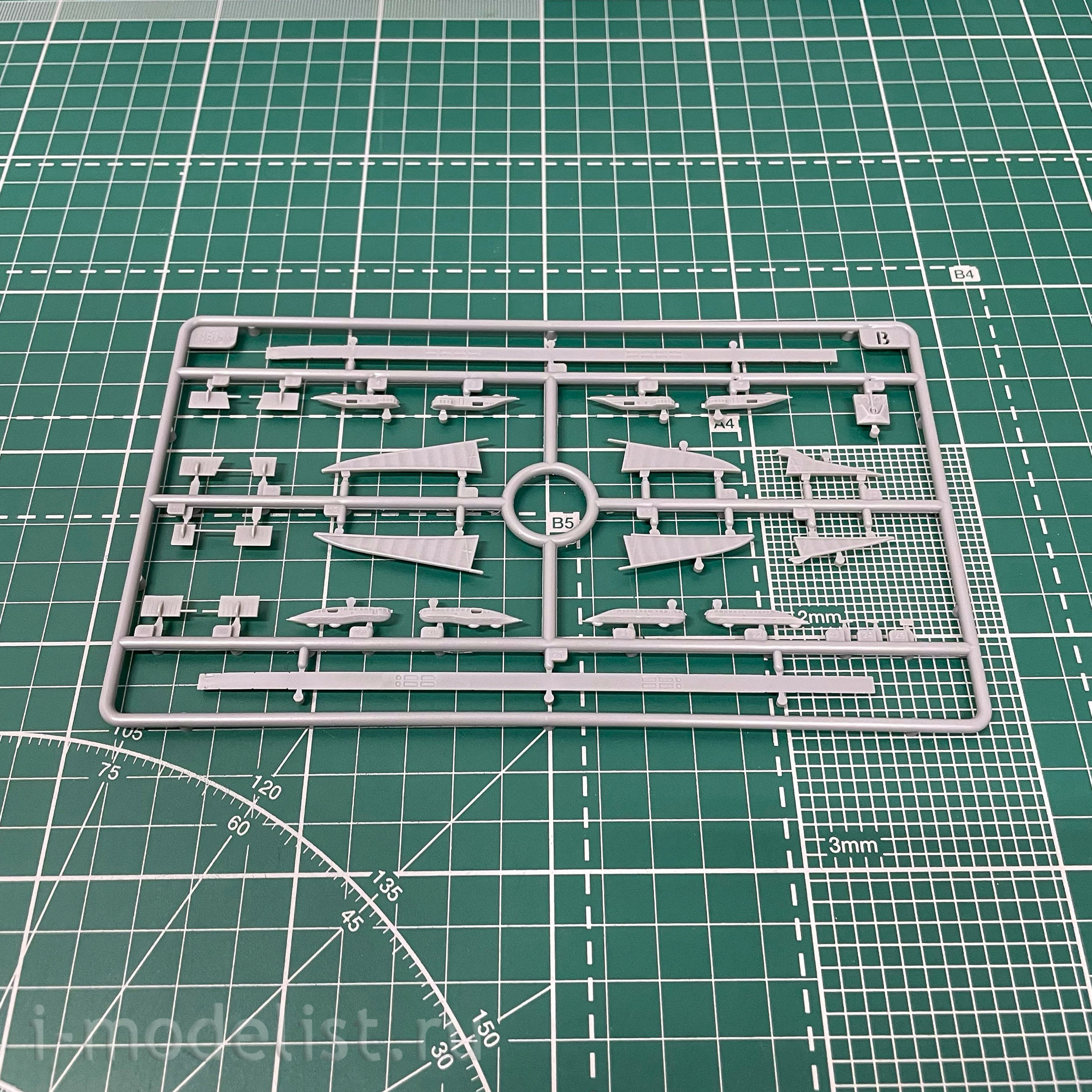SP-7043 Takom 1/700 Cruiser SMS Derfflinger 1916 + cruiser SMS Lützow 1916 + Zeppelin Q-class airship