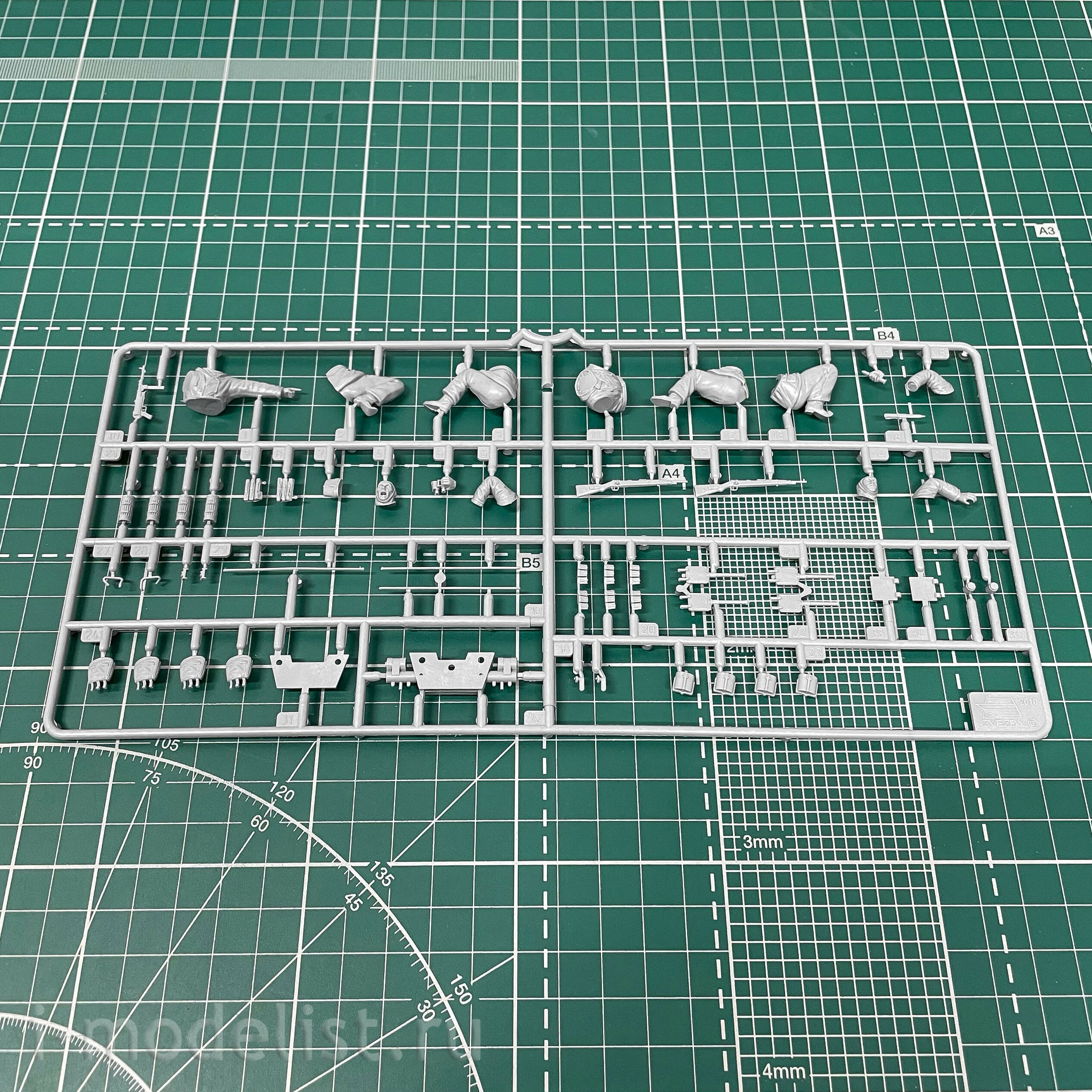 3610 Zvezda 1/35 Pak 36 with calculation