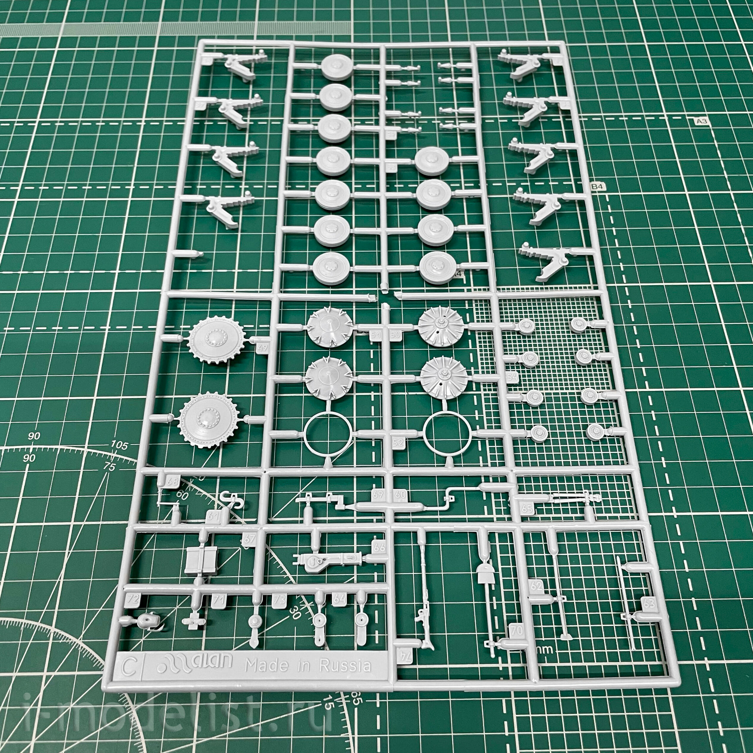 303521 Model 1/35 German self-propelled gun Sturmpanzer II bison