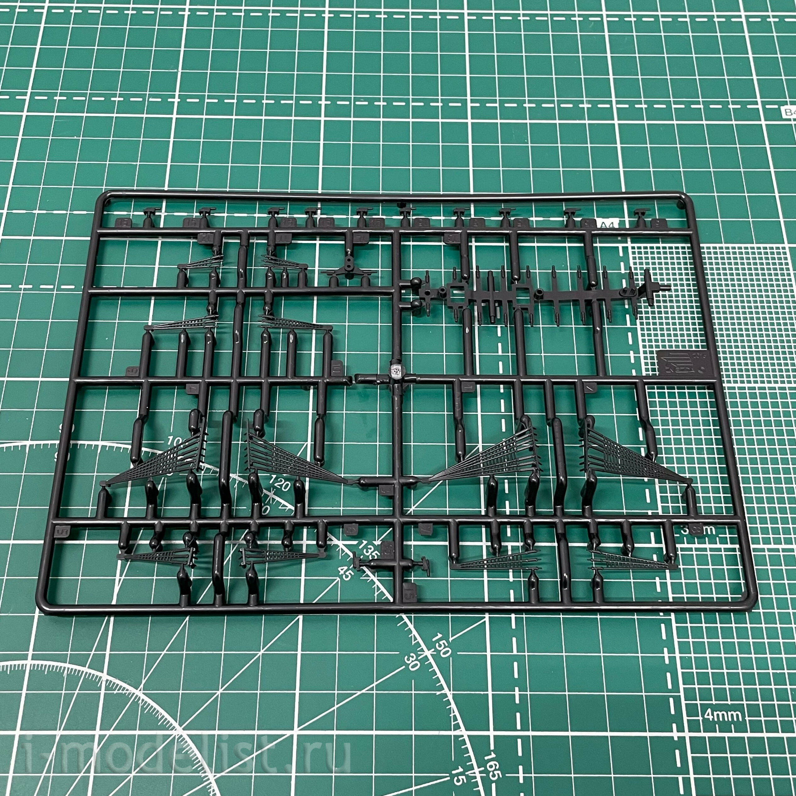 6513 Zvezda 1/350 Ship of captain Jack Sparrow's 
