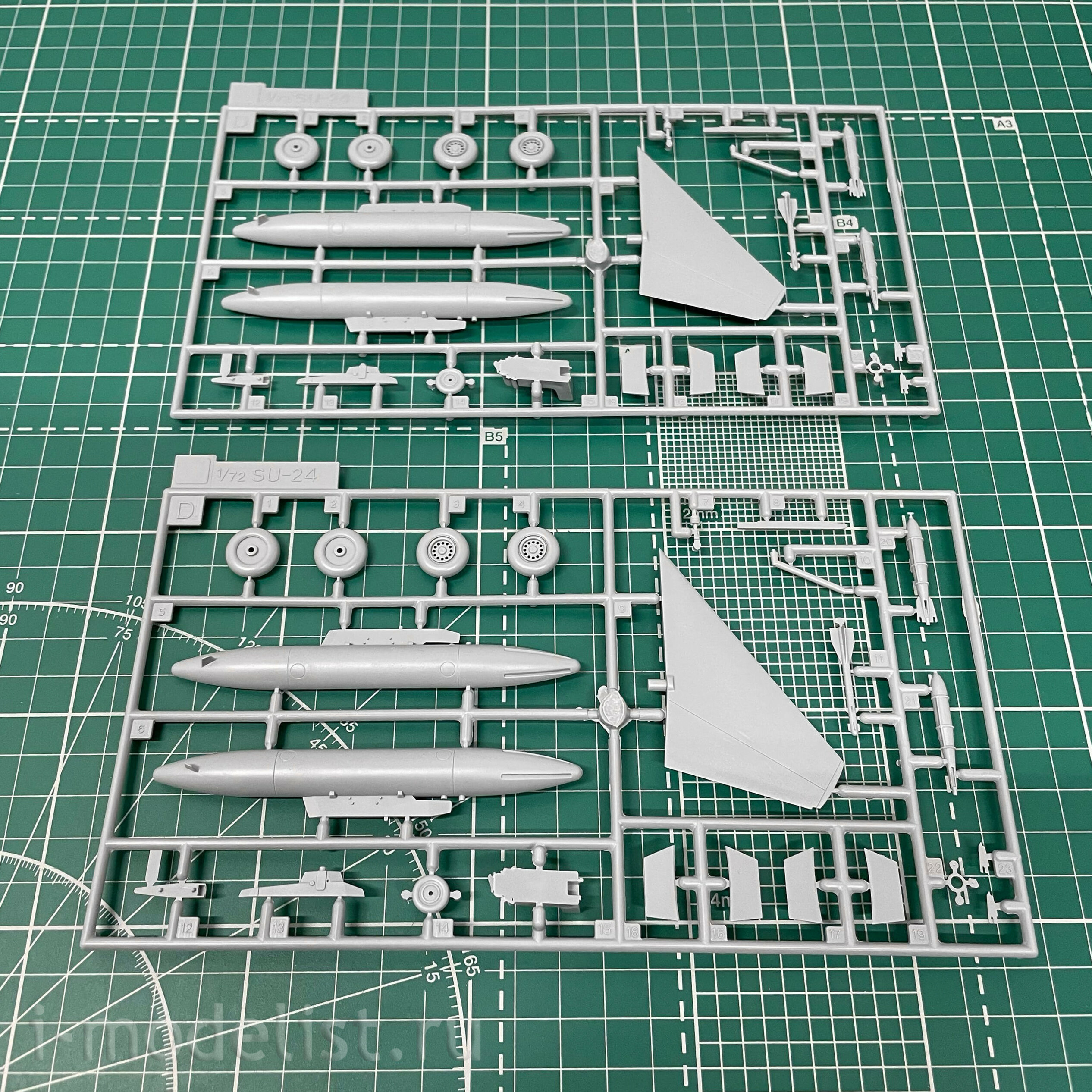 7267П Zvezda 1/72 Подарочный набор: Фронтовой бомбардировщик Су-24М