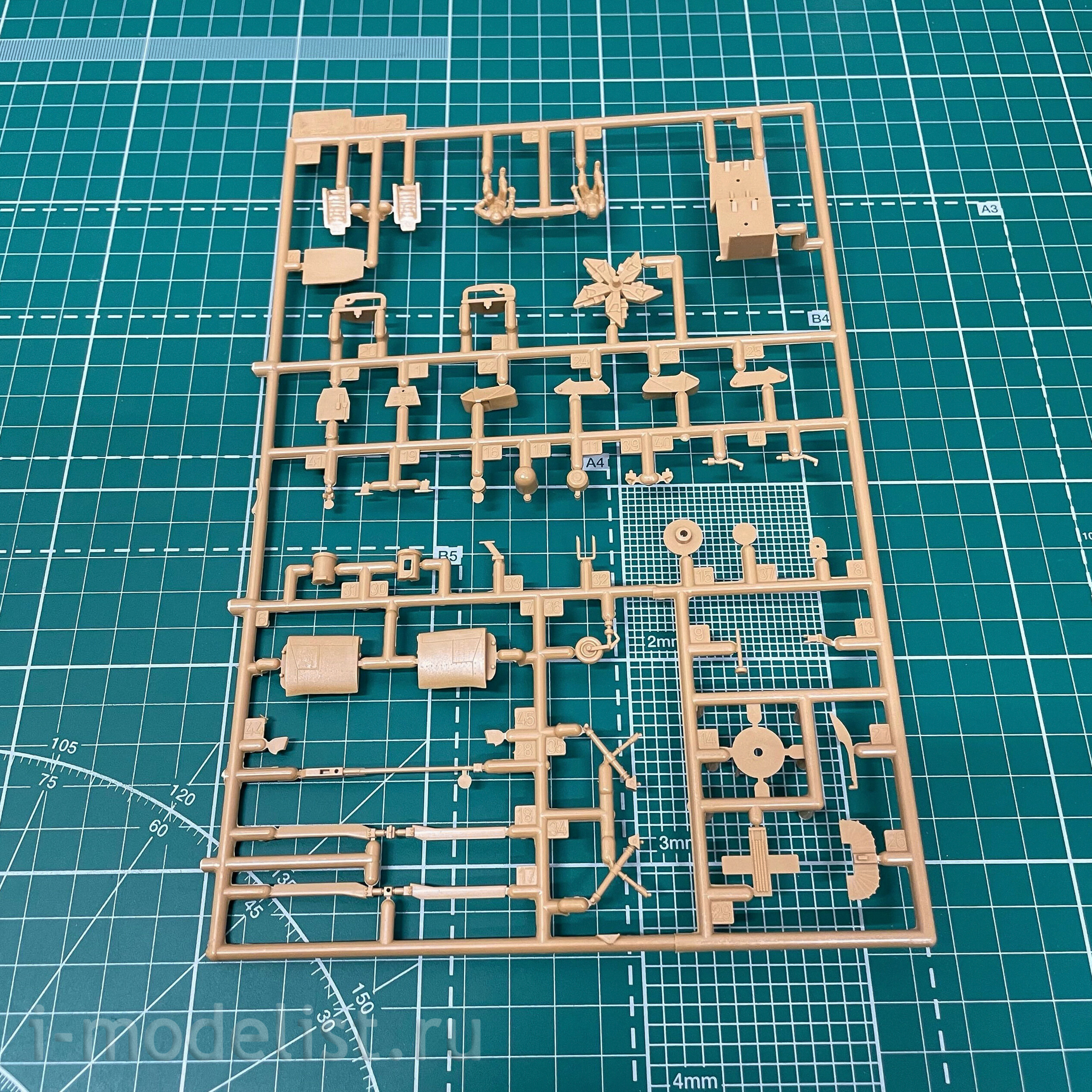 7246 Zvezda 1/72 Russian attack helicopter 