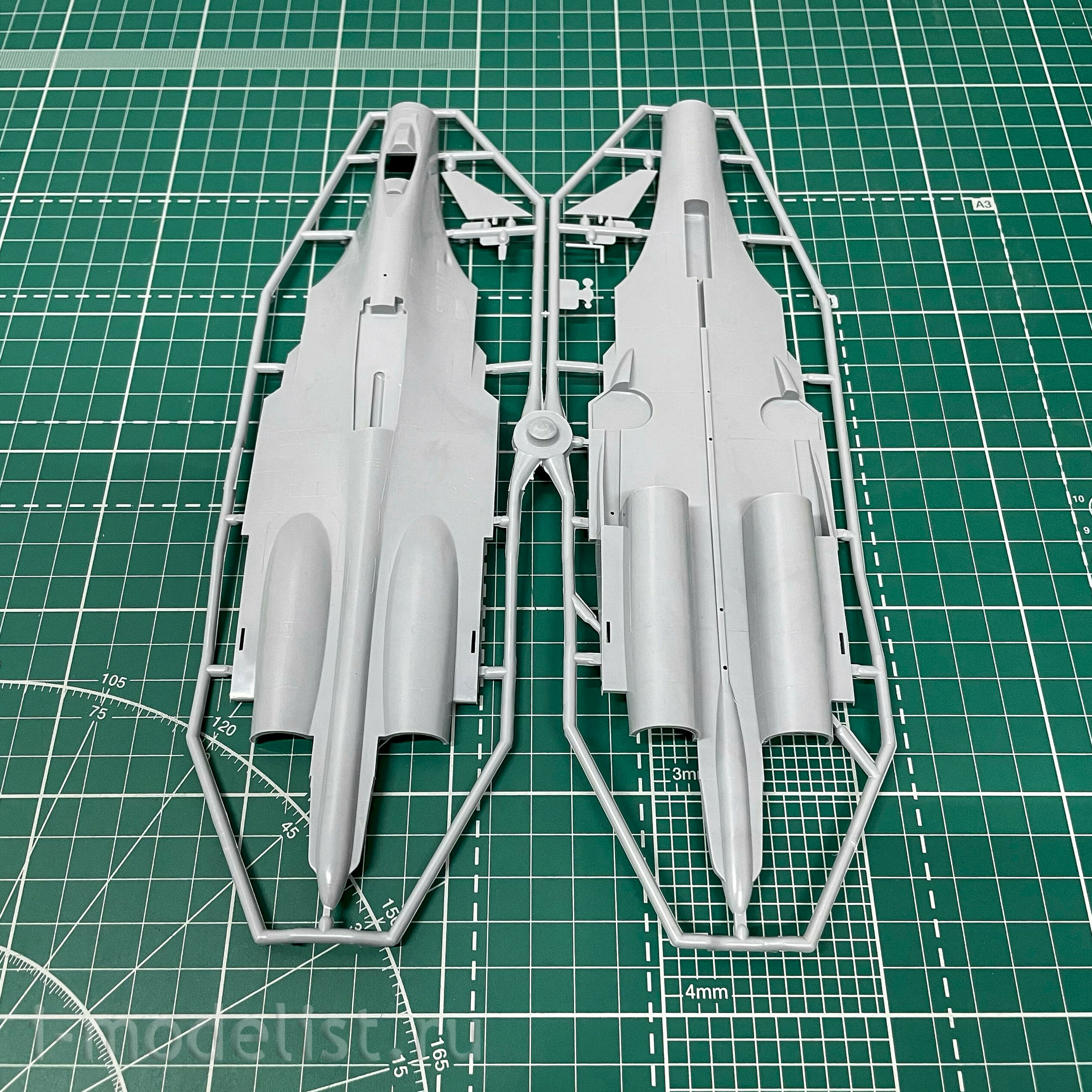 7241П Zvezda 1/72 Подарочный набор: Российский сверхманевренный истребитель Су-37