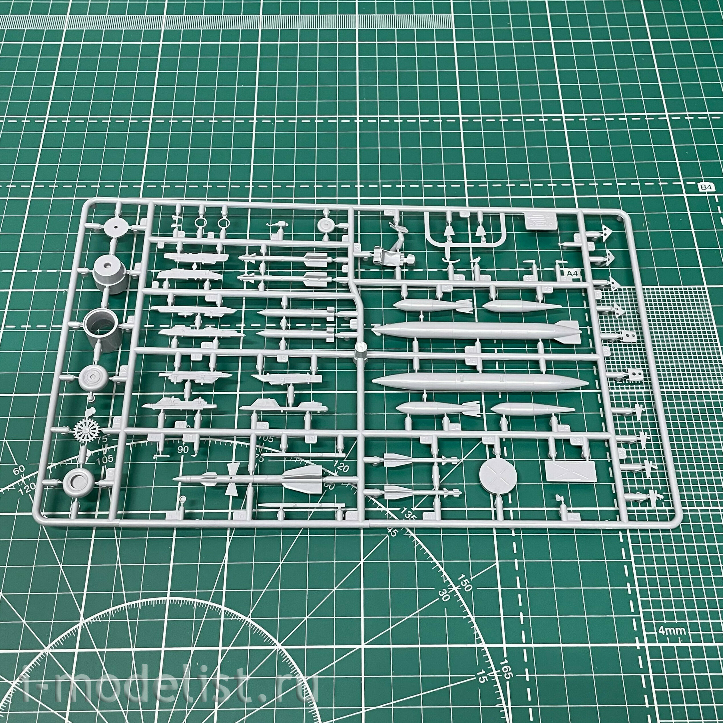 7278П Zvezda 1/72 Подарочный набор: Российский истребитель 
