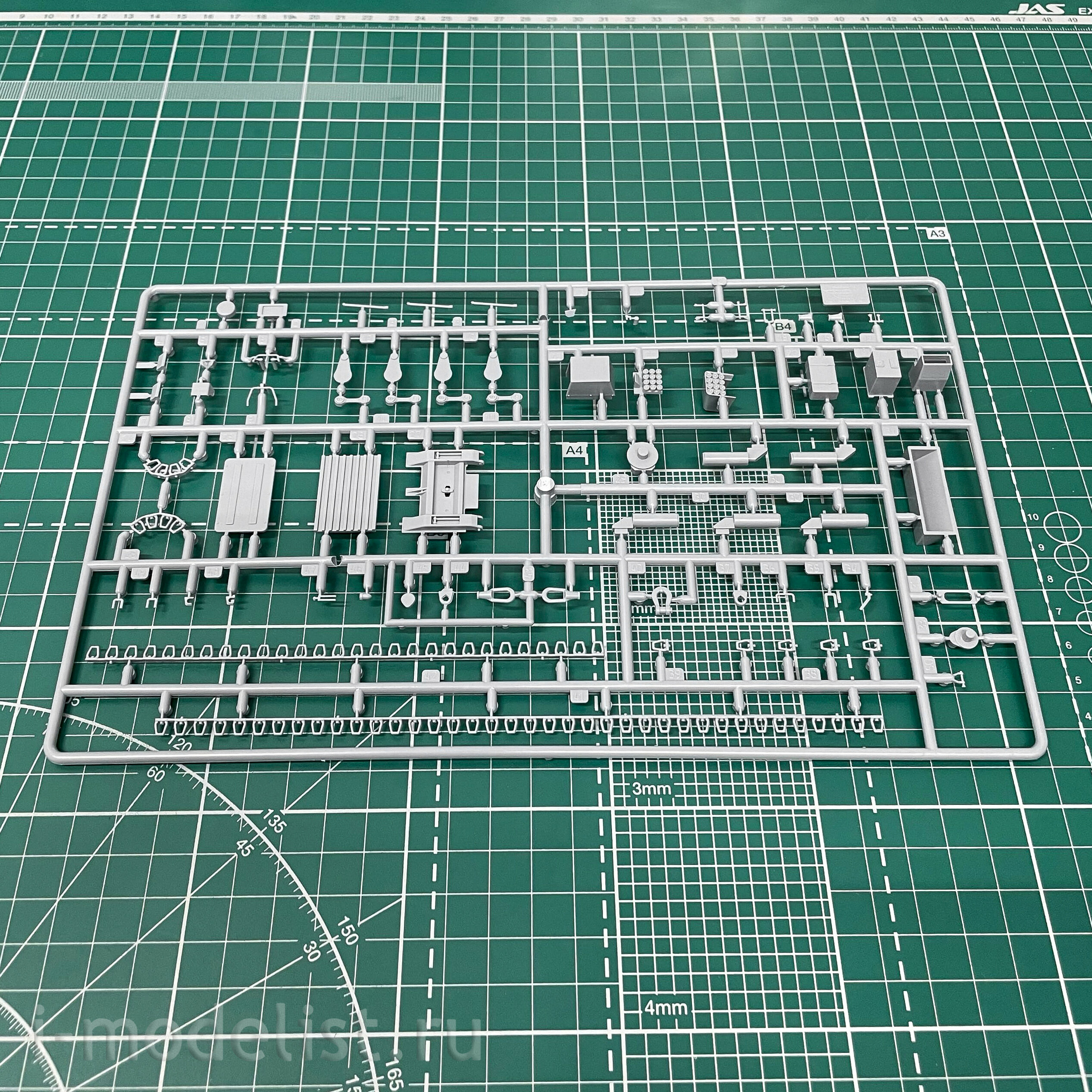 3681 Zvezda 1/35 Russian heavy infantry fighting vehicle TBMP T-15 