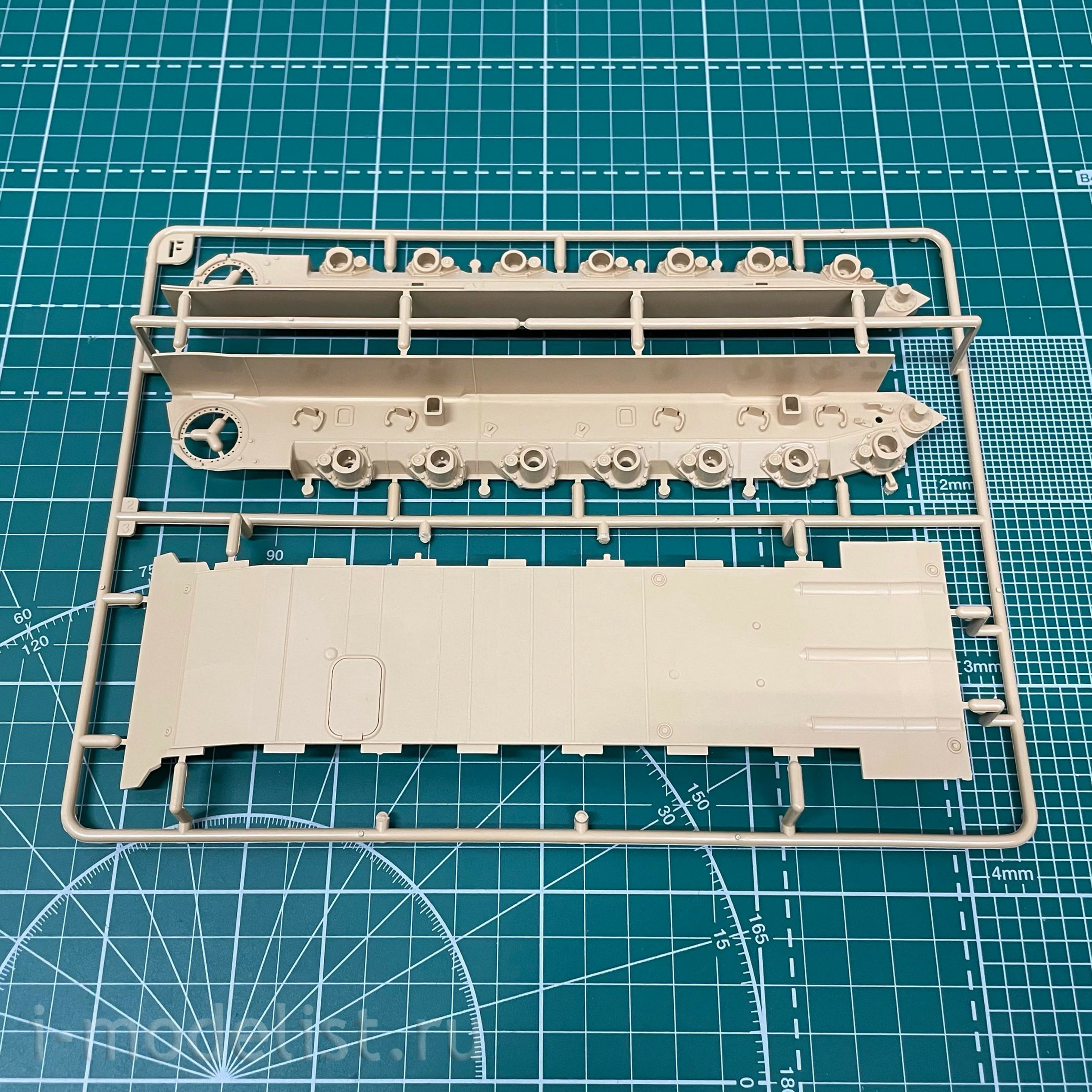RM-5065 Rye Field Model 1/35 Leopard 2A6 Main Battle Tank with Working Tracks