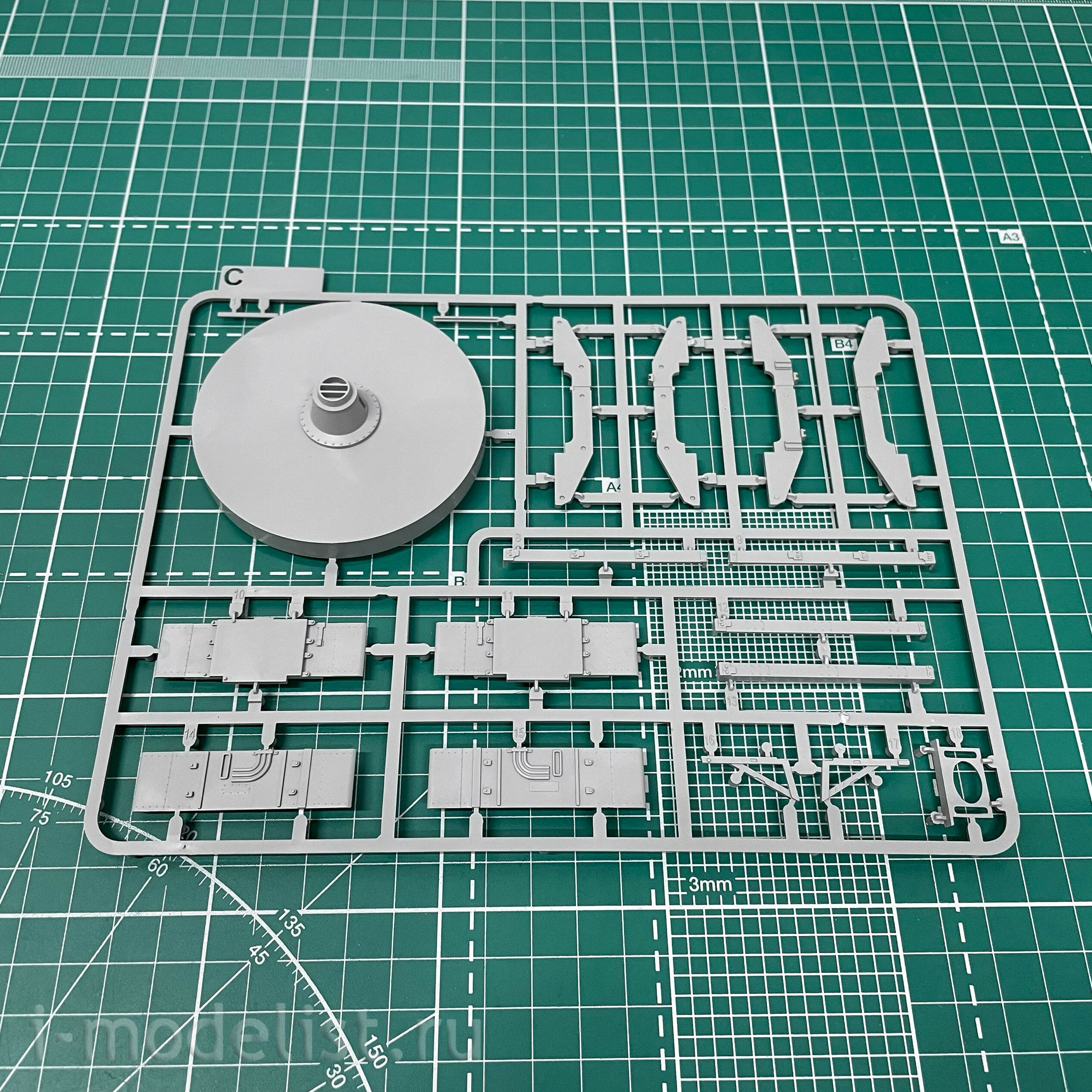 2138 Takom 1/35 GWS-30 Sea Dart & GWS-25 Sea Wolf