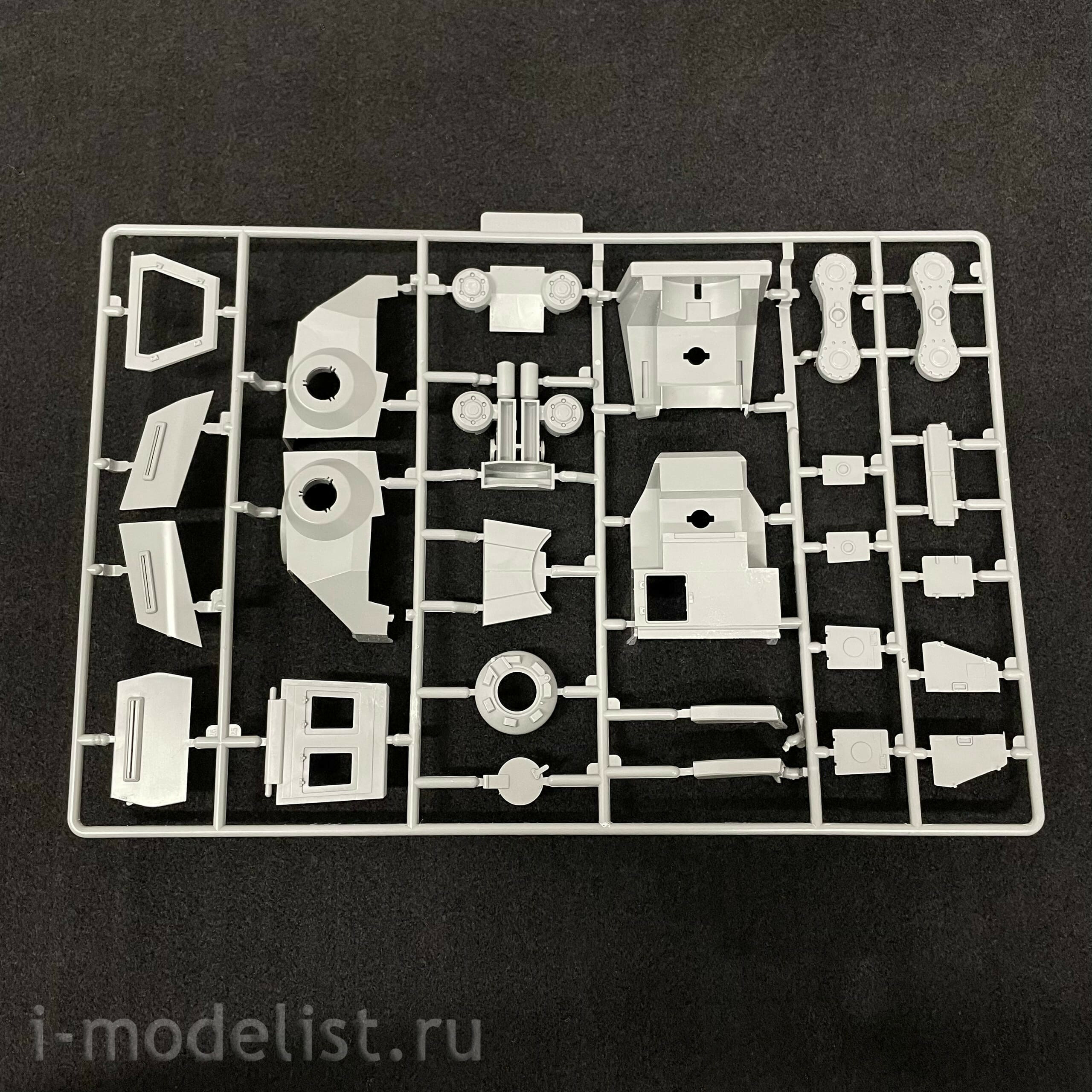 UA35042 Modellcolelct 1/35 German Sdkfz 553 Kaiserkafer with Twin 15 cm sIG 33 howitzers