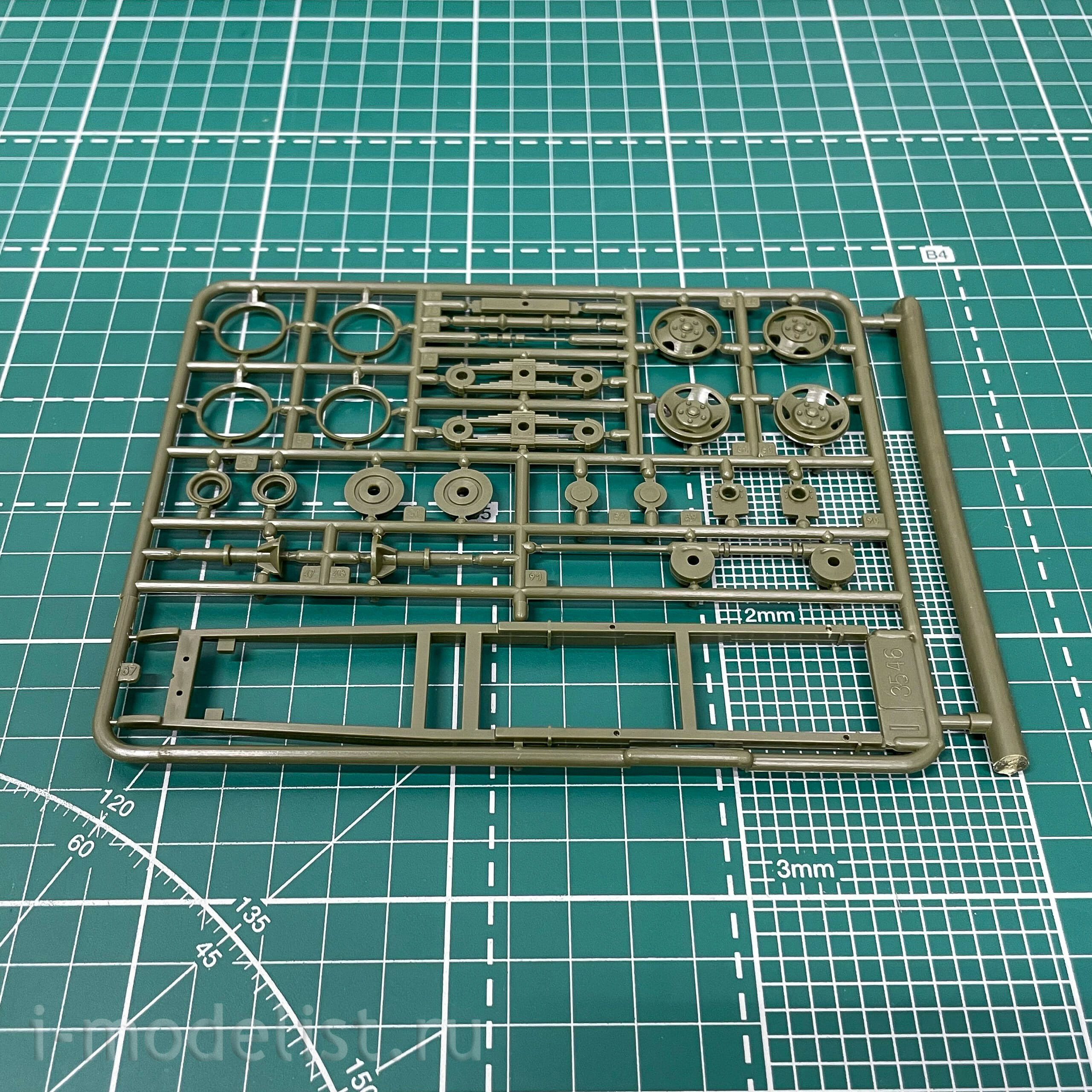 3547 Zvezda 1/35 Truck GAZ-AAA