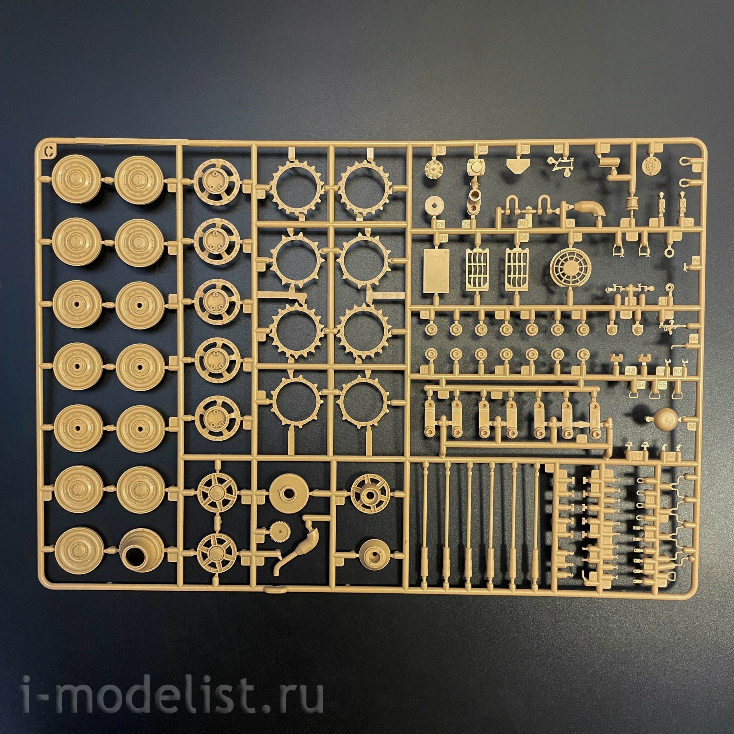 RM-5138 Rye Field Model 1/35 Notмецкий танк Sd.Kfz. 182 Pz.Kpfw.VI Ausf.B King Tiger Арденны 1944 (Upgrade-версия)