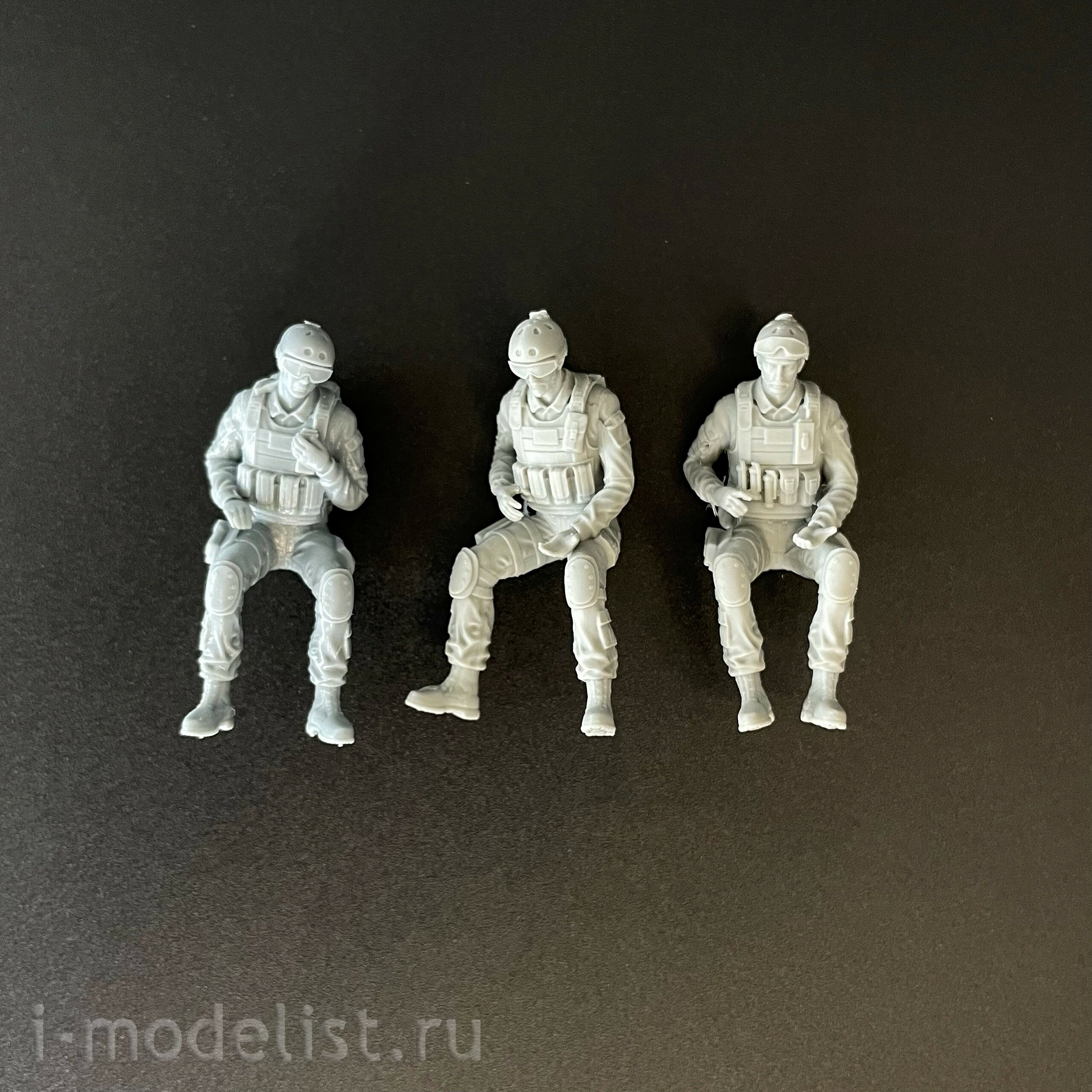 KH50004 Zimi Model 1/35 Вертолёт AH-6J/MH-6J Little Bird с фигурами