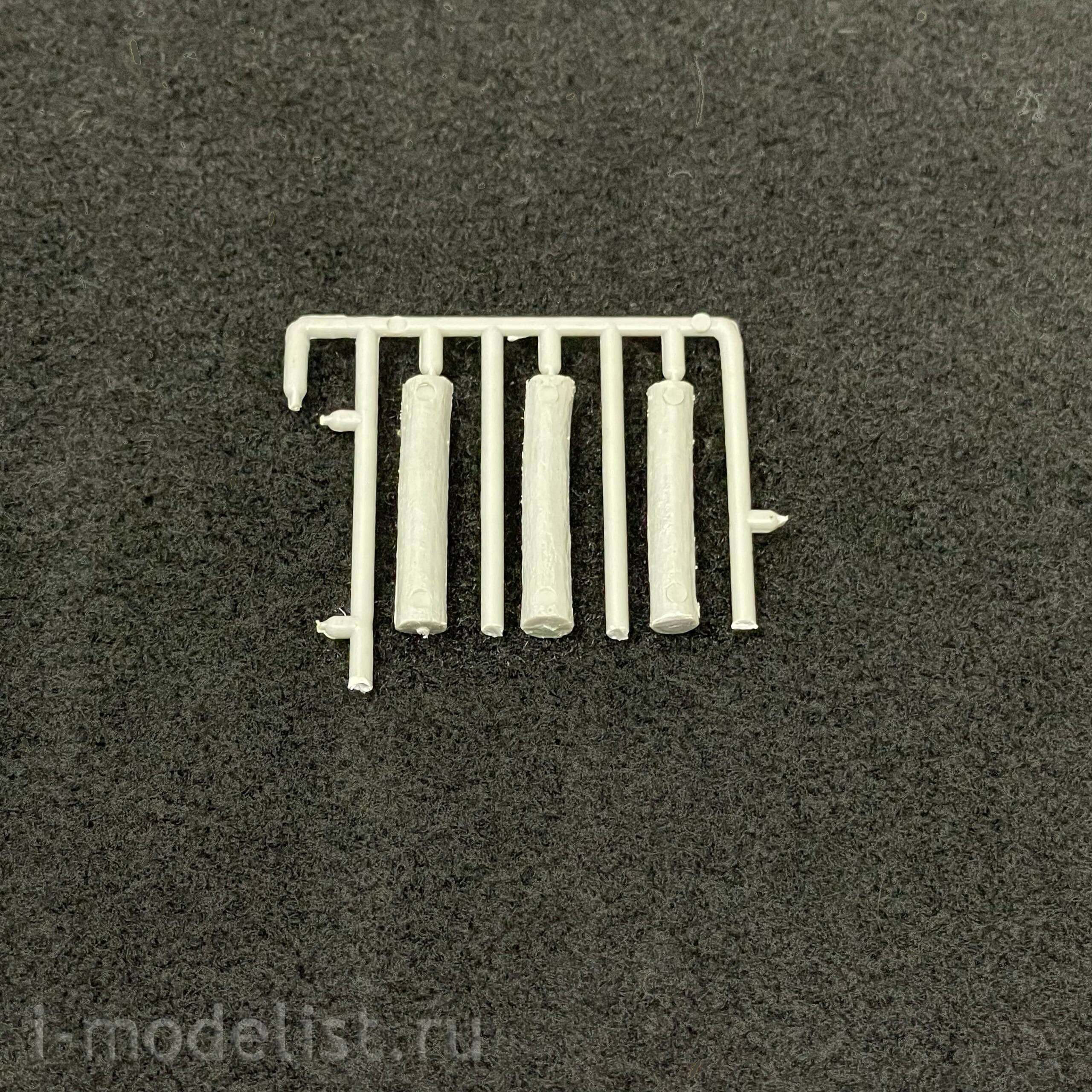 3502 Maket 1/35 Tank 34/85 sample 1945 and a set of accessories
