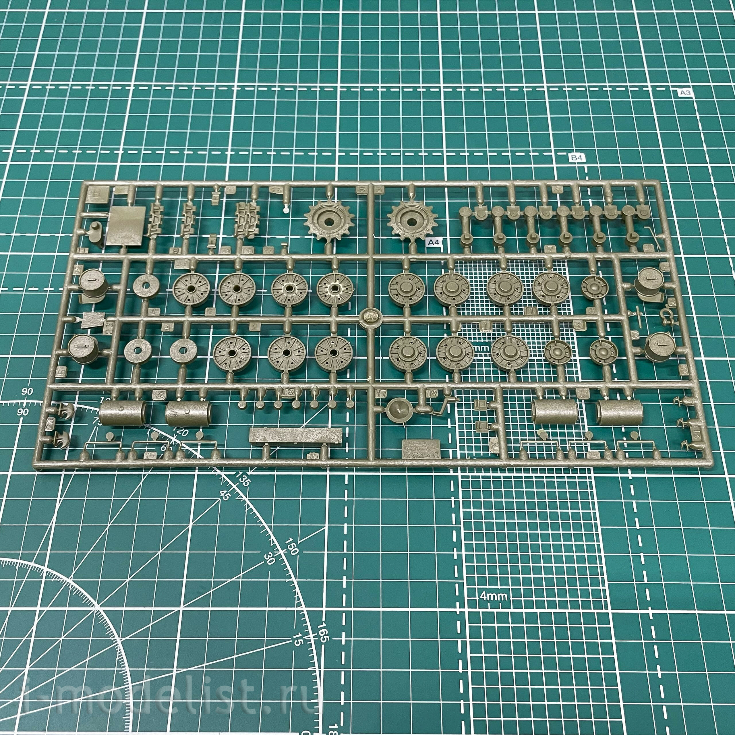3532 Zvezda 1/35 self-propelled gun ISU-152