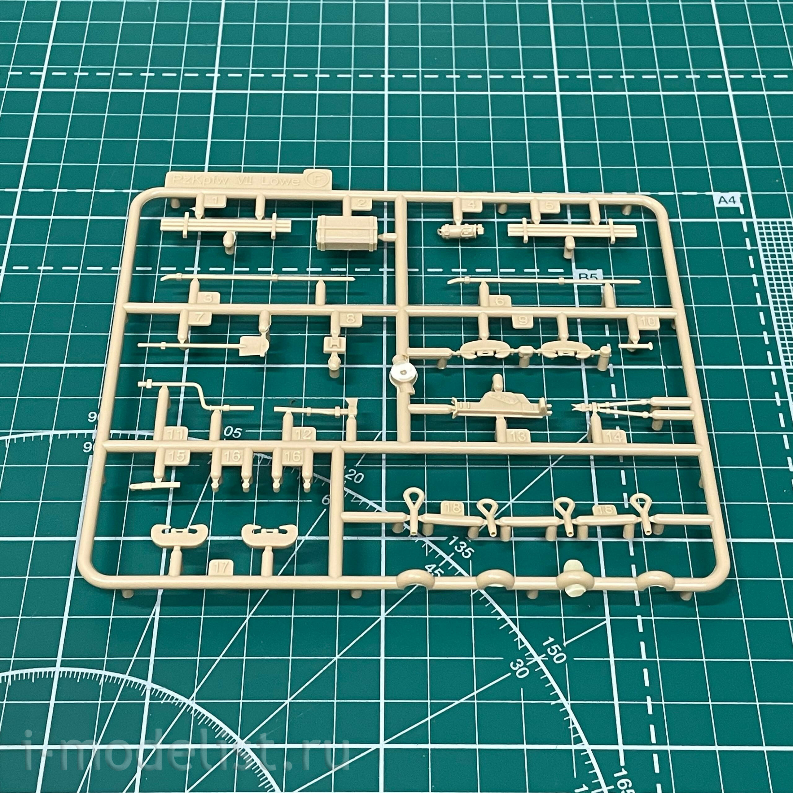 35A015 Amusing Hobby 1/35 E-100 German Super Heavy Tank
