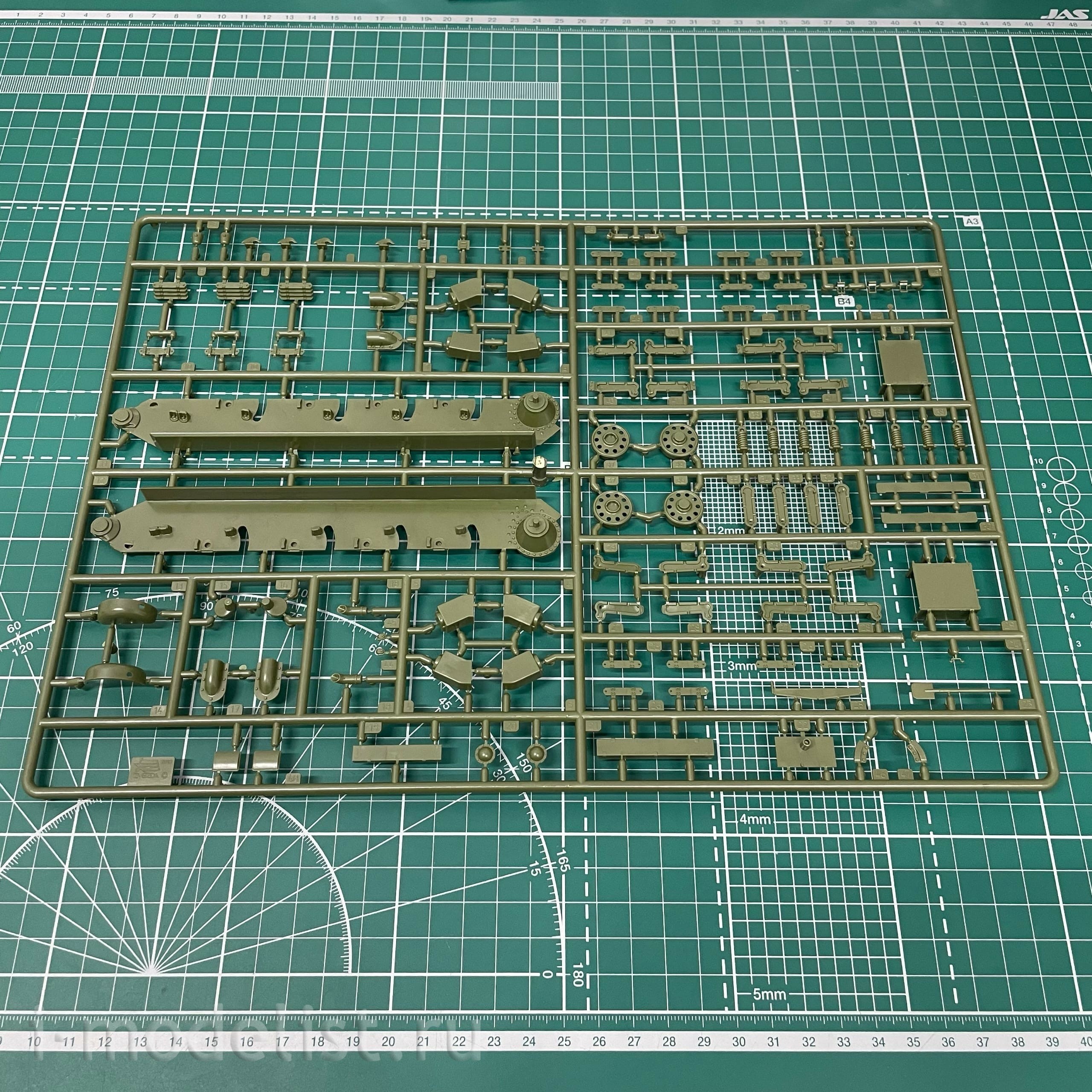 3688 Zvezda 1/35 Soviet tank destroyer 