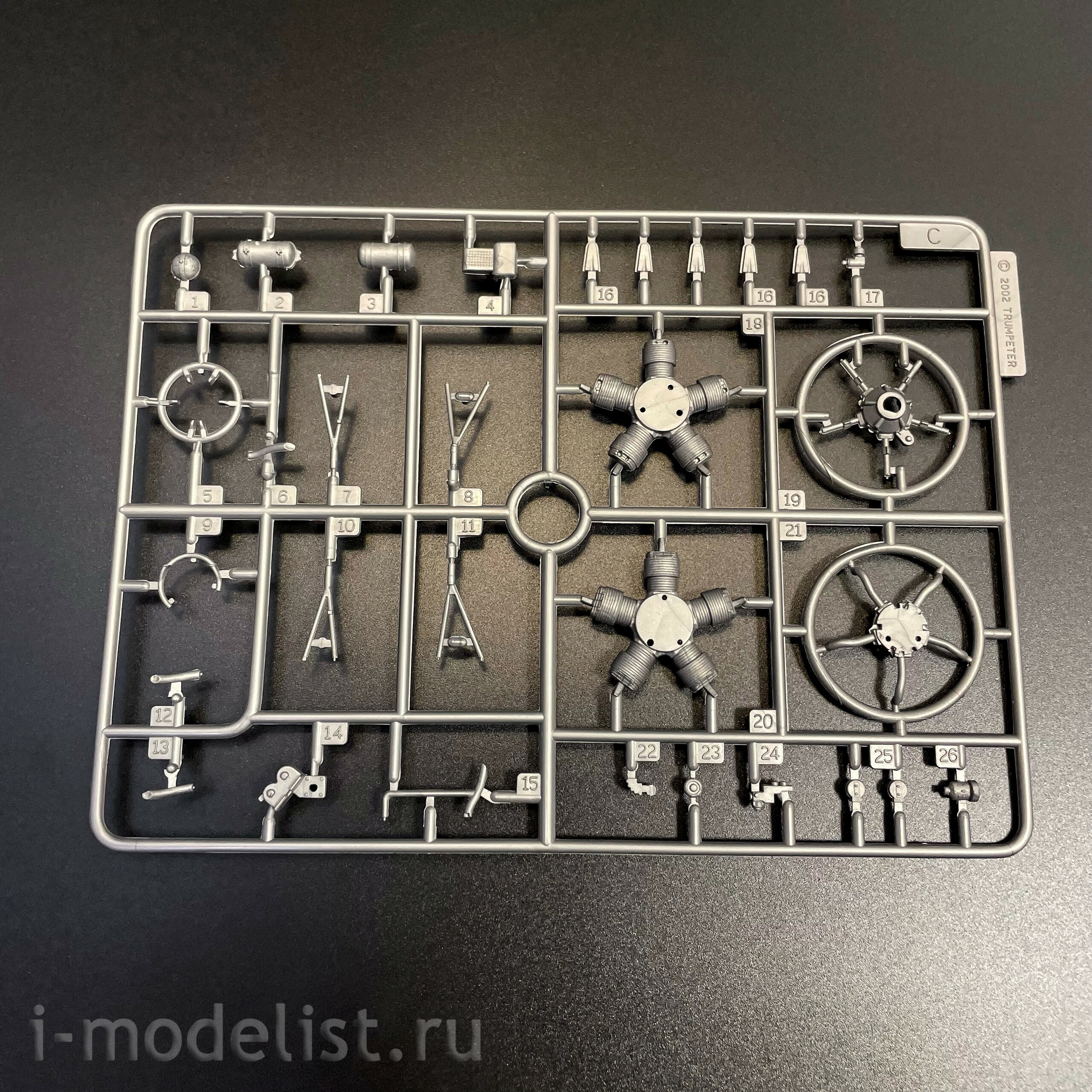 02213 Trumpeter 1/32 Yakovlev Y-18