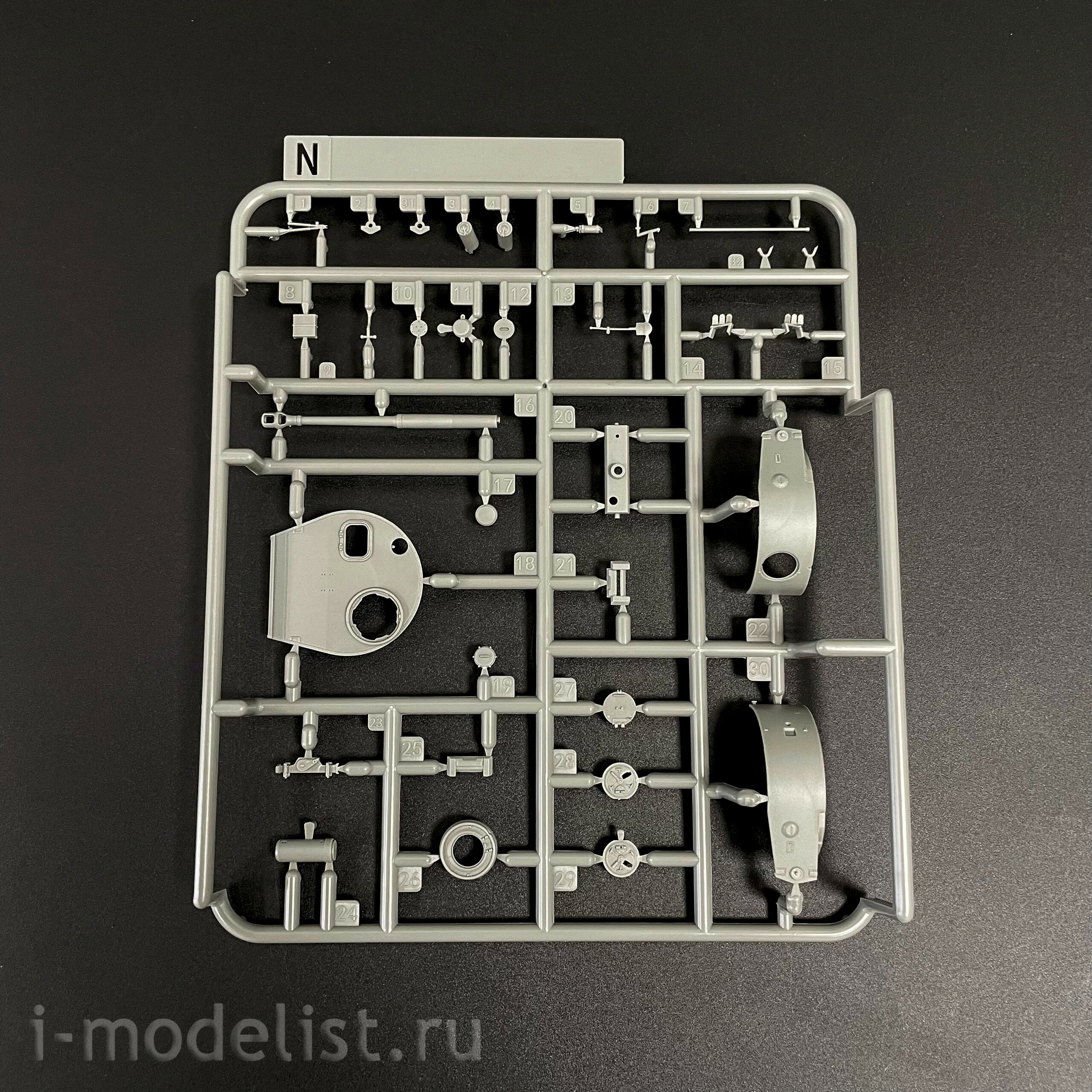 TK7205 Border Model 1/72 Tiger I tank, very early type (502nd Heavy Tank Battalion No. 100)