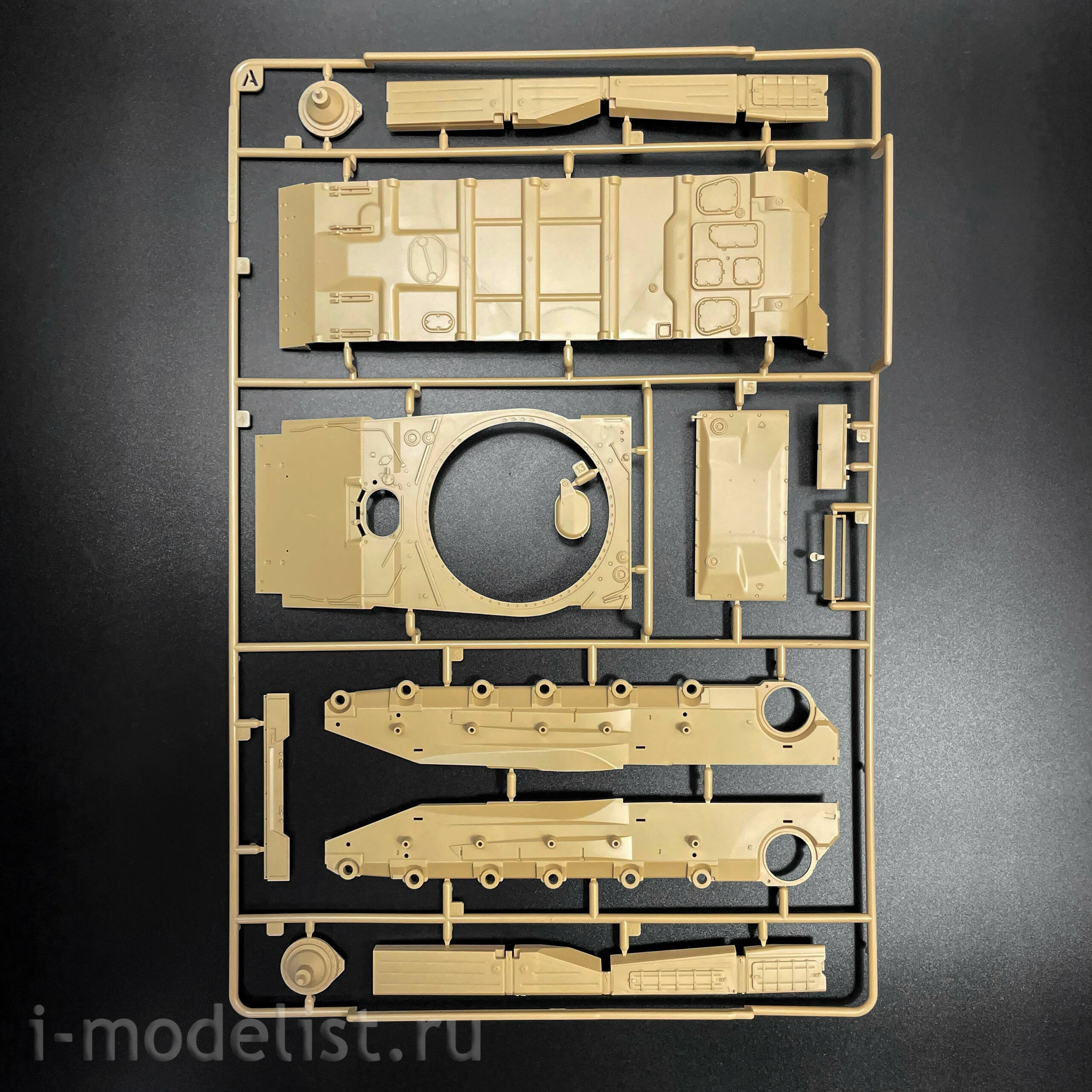 RM-5115 Rye Field Model 1/35 Russian T-80UK tank (licensed by Omsktransmash)