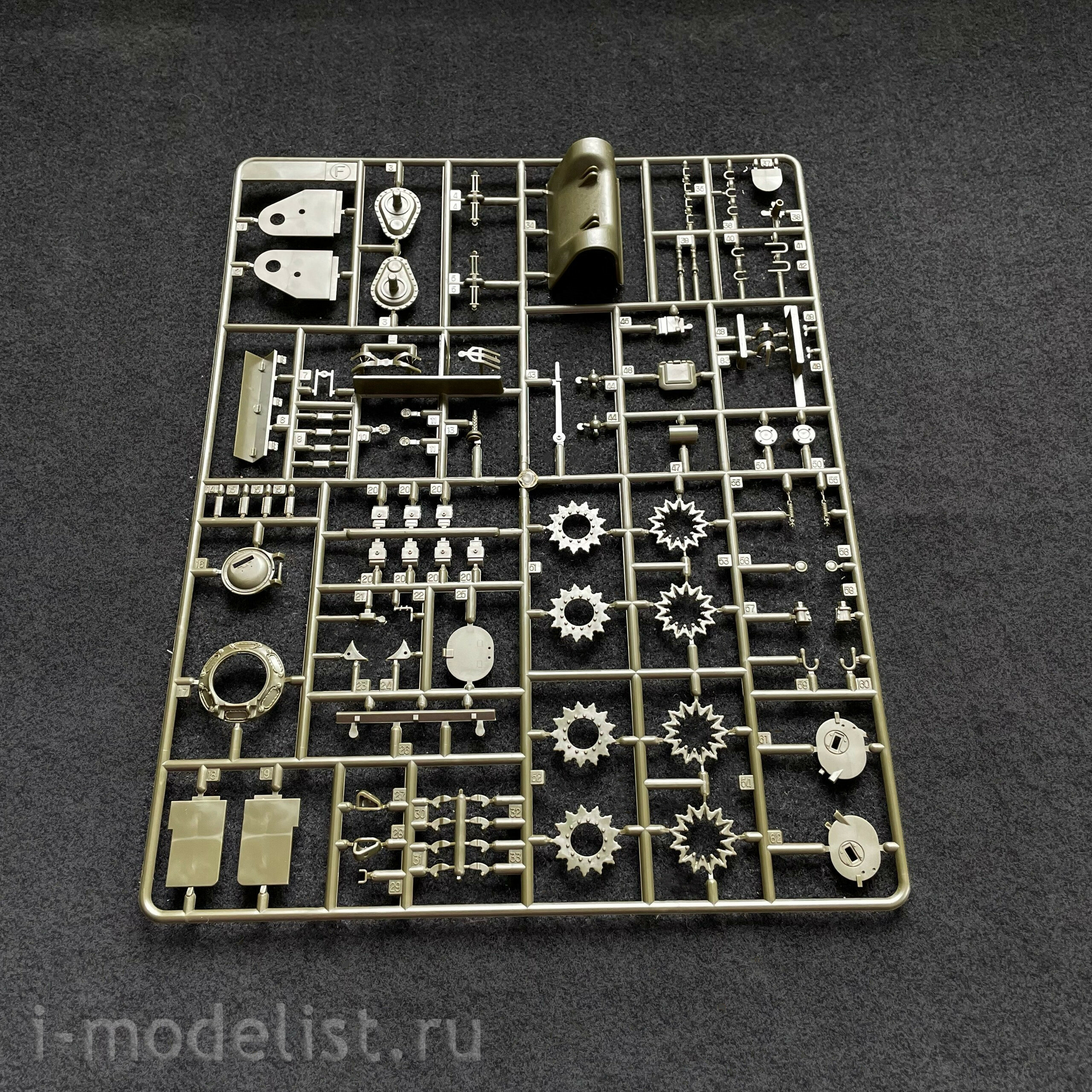 13500 Tank Academy 1/35 M4A3 (76)W 