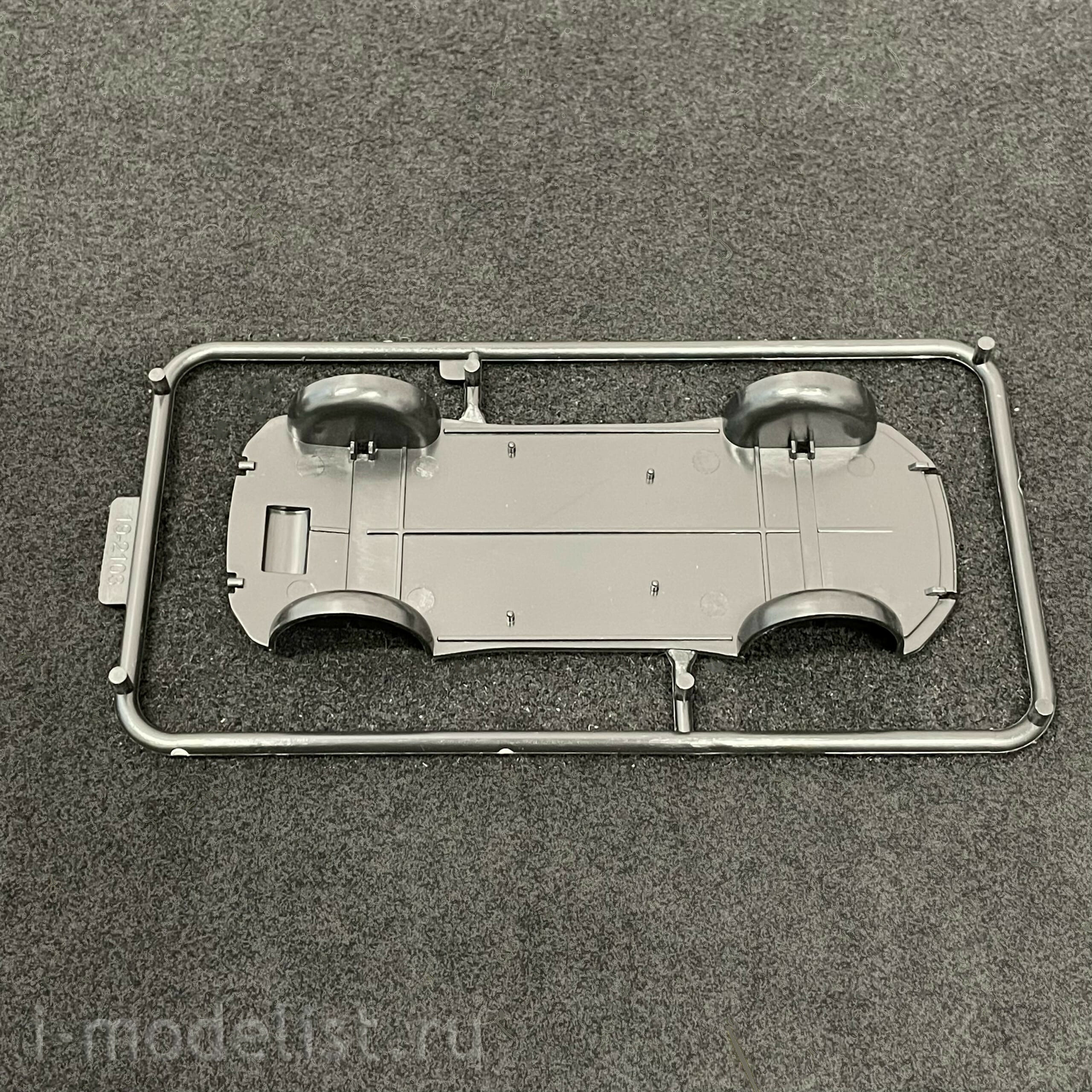 05635 Aoshima 1/32 Toyota C-HR Car (Black)