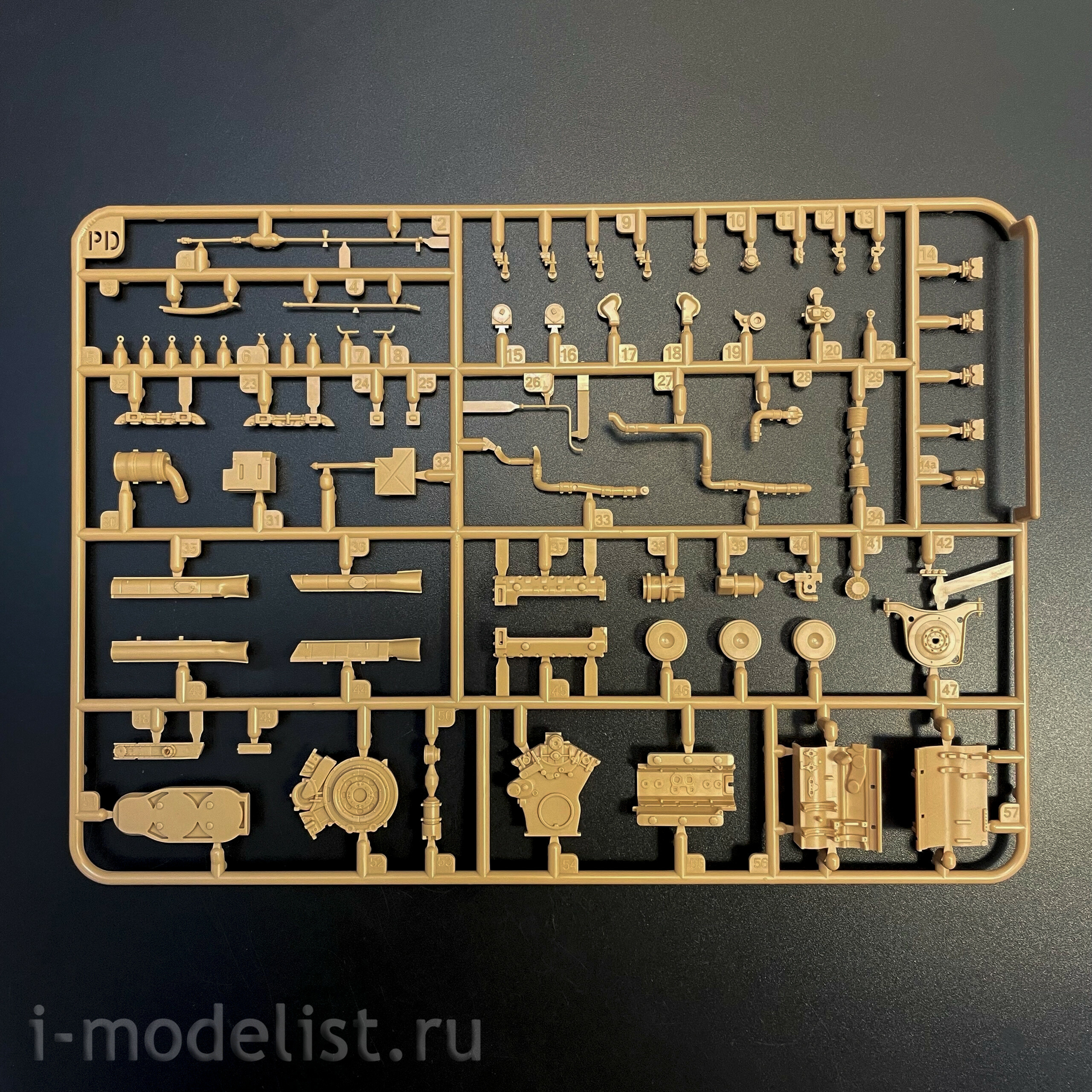 RM-5139 Rye Field Model 1/35 Notмецкий танк Sd.kfz.181 Tiger I (ранний, Курск 1943) с фигуркой Михаэля Виттманна