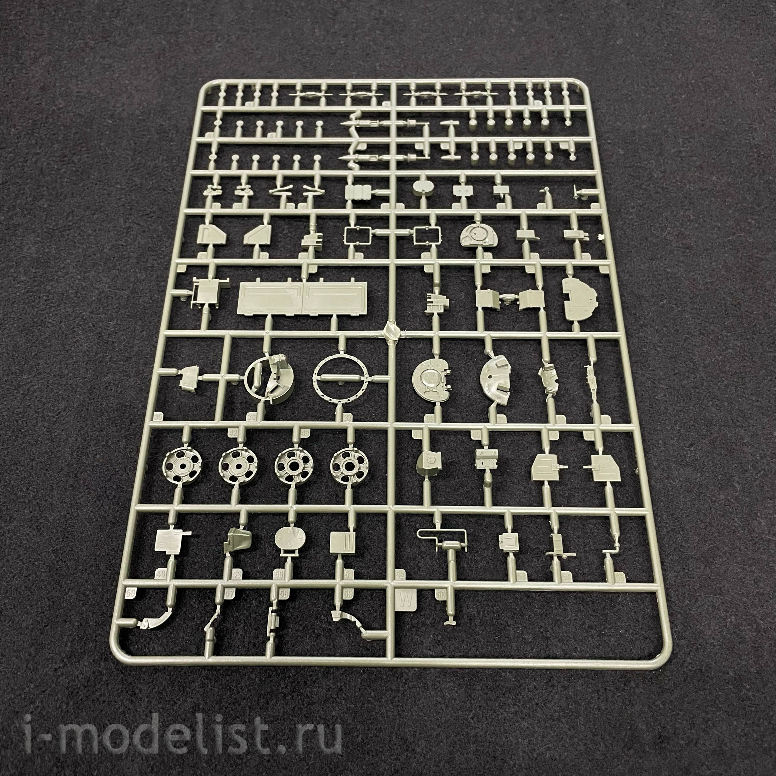 35A053 Amusing Hobby 1/35 Russian T-90A and Uran-9 tank (2 in 1) (under license from UVZ)
