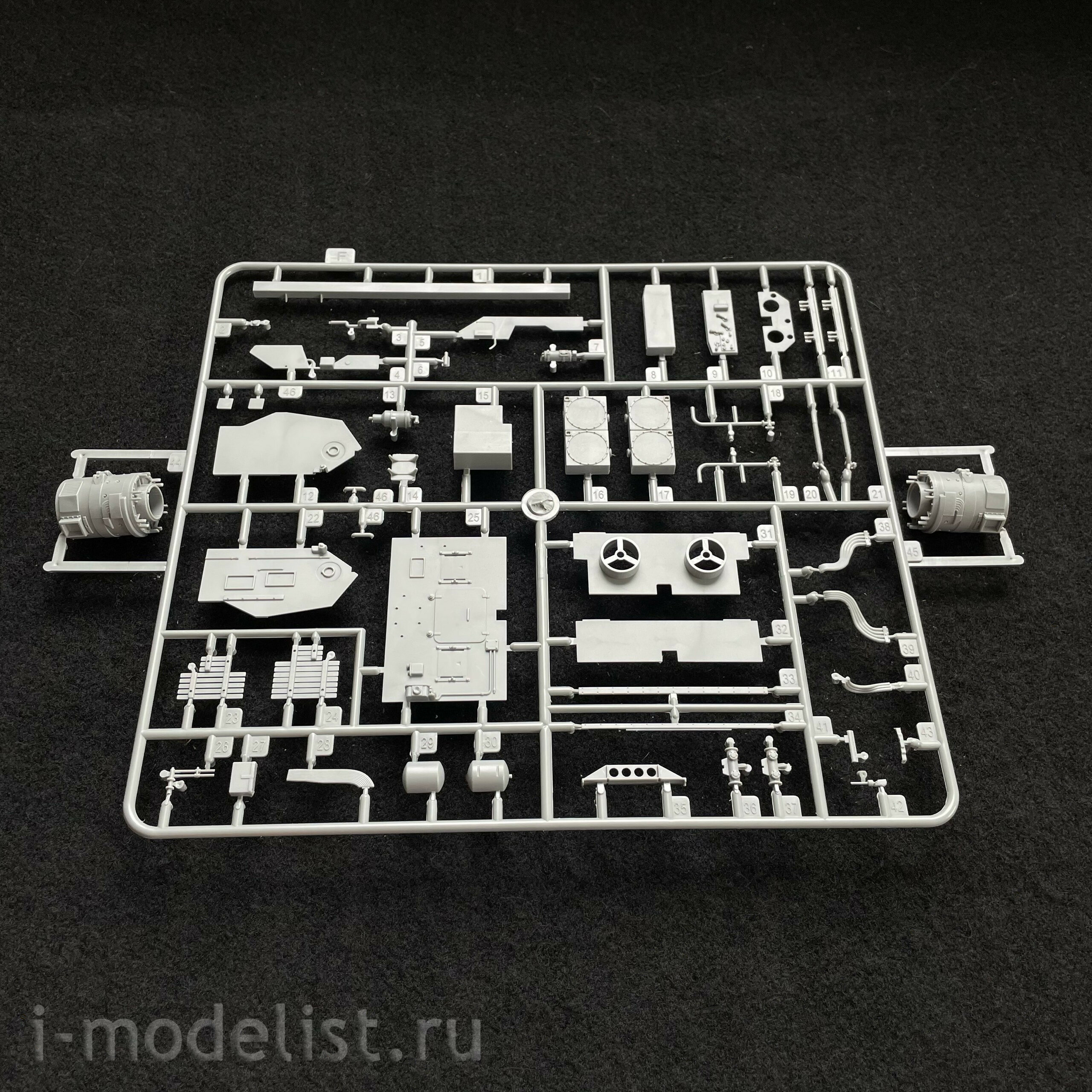 35A051 Amusing Hobby 1/35 Tiger P Tank (003)