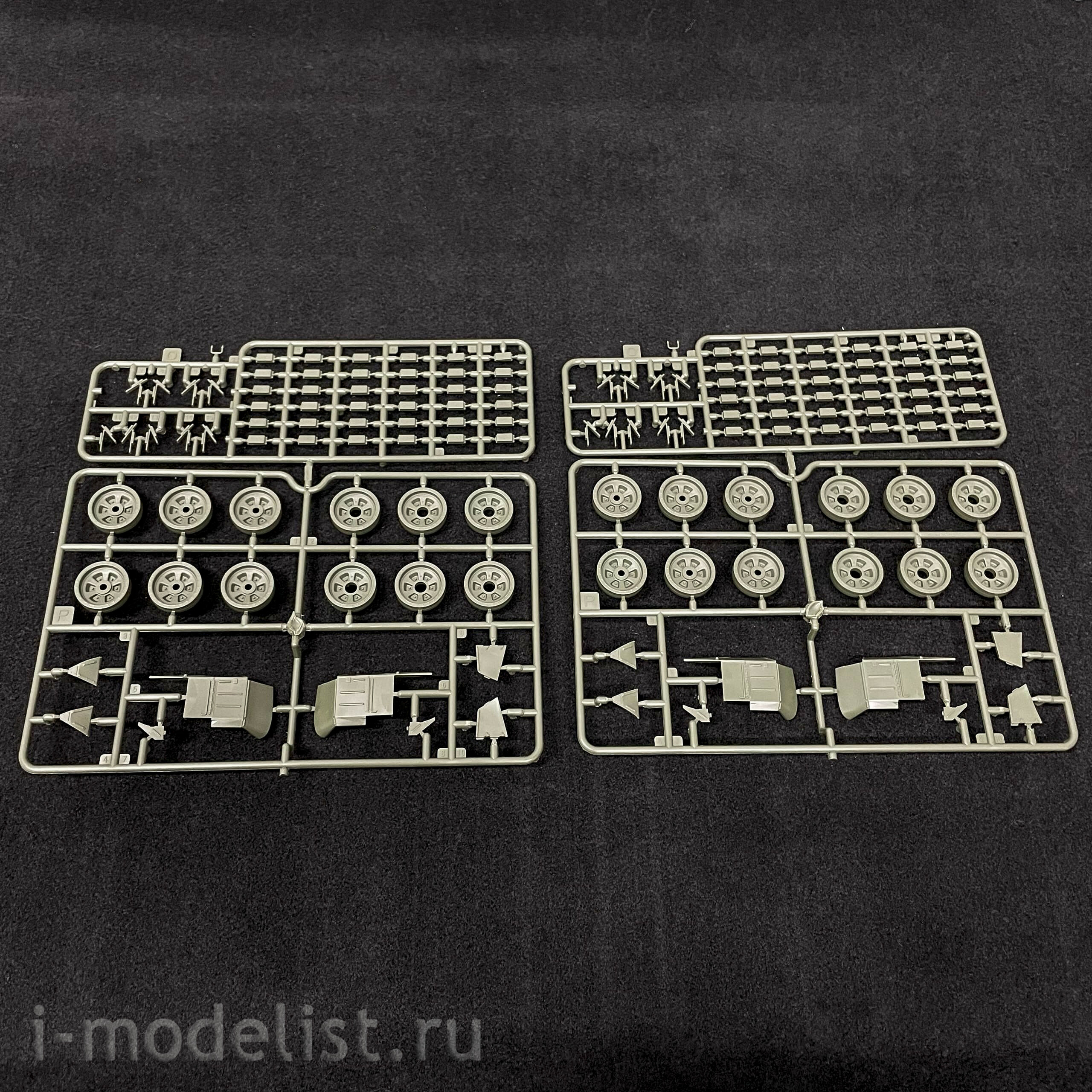 35A041 Amusing Hobby 1/35 Soviet T-72AV tank with full interior (under license from UVZ)