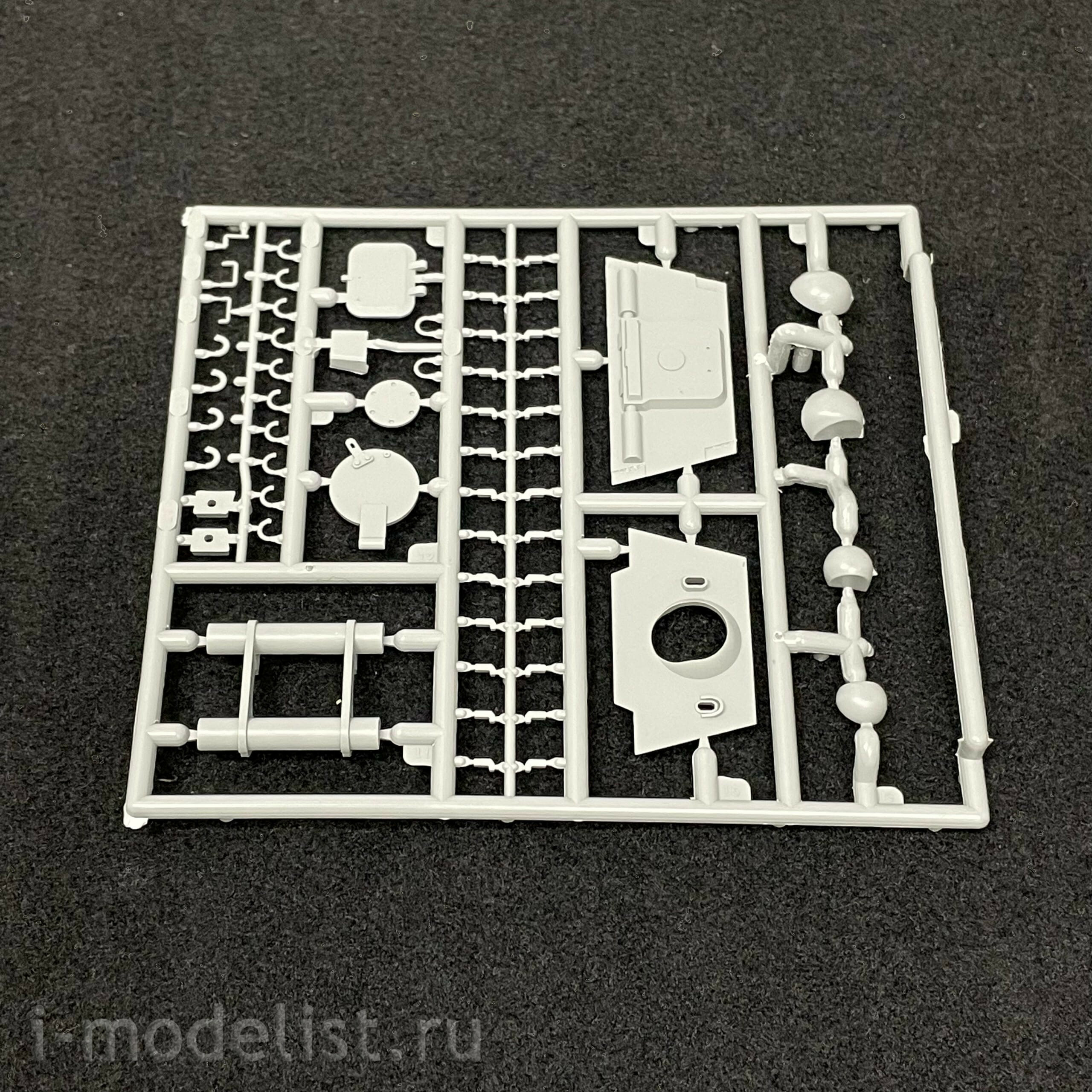 UA35019 Modelcollect 1/35 German heavy Tank E-60 Ausf.B 12.8 cm Kwk 