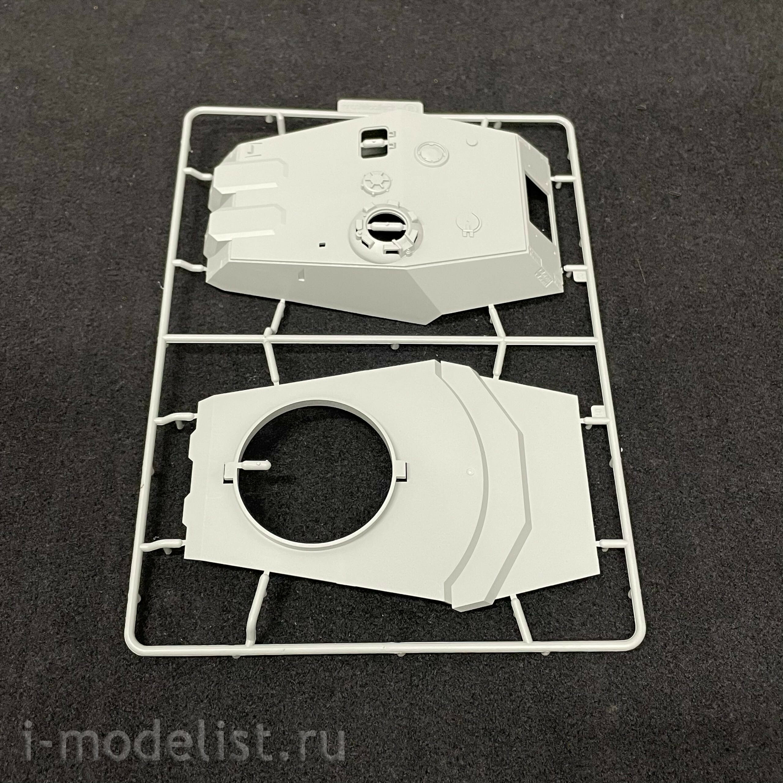 UA35028 Modelcollect 1/35 German super-heavy tank E-100, Ausf.G, 105 mm twin guns